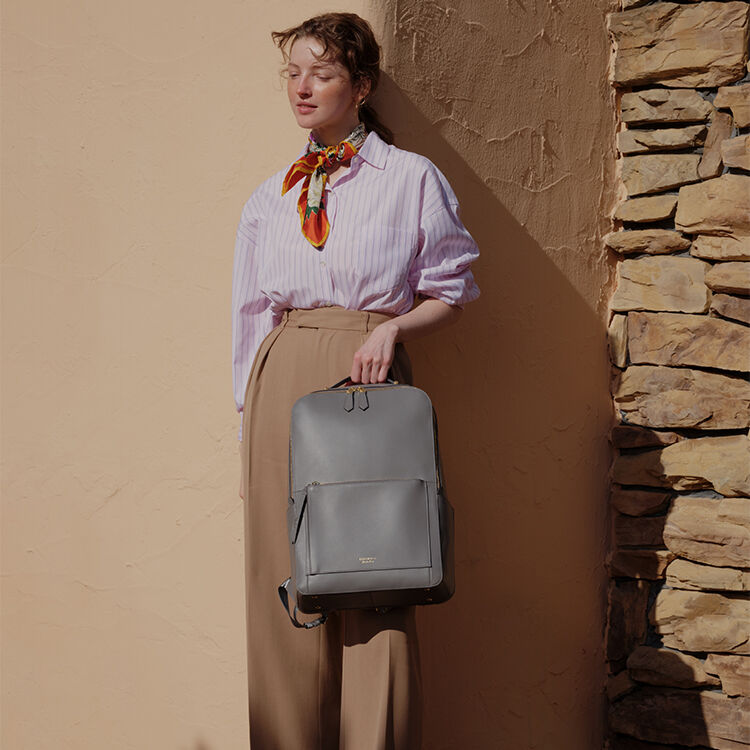 Jewelna Rose「Jewelna Rose ウェールズ リュック B4サイズ 15.6インチ収納 本革 11975」|リュック|