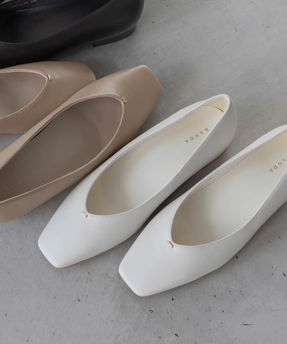  「ゴールドパーツVカットフラットパンプス」|パンプス|