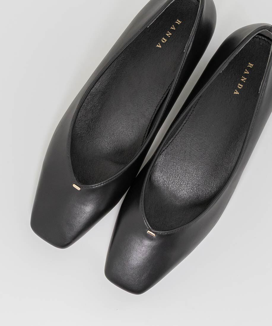  「ゴールドパーツVカットフラットパンプス」|パンプス|