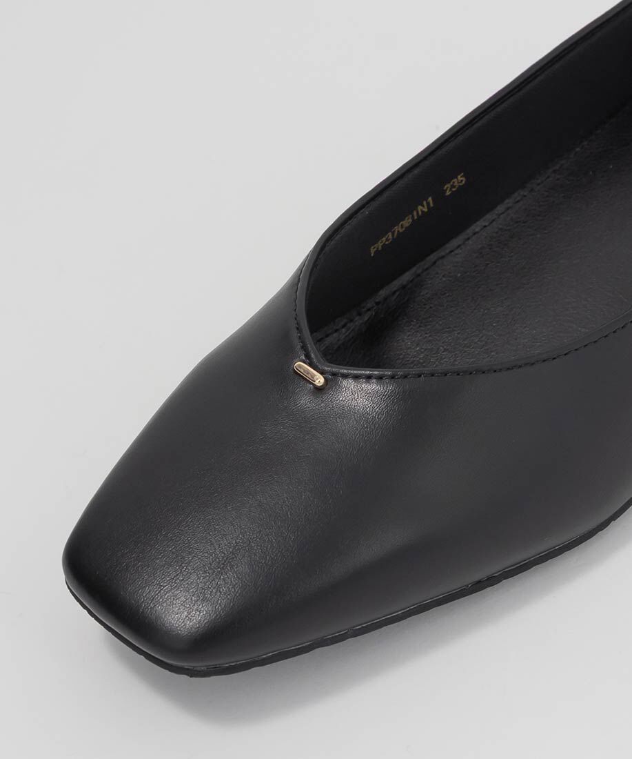  「ゴールドパーツVカットフラットパンプス」|パンプス|