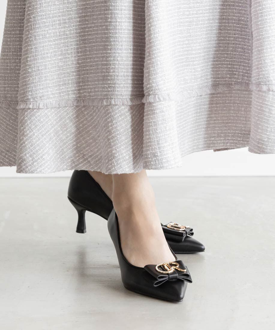  「【走れる美脚パンプス】ビジューモノグラムリボンフィットパンプス」|パンプス|