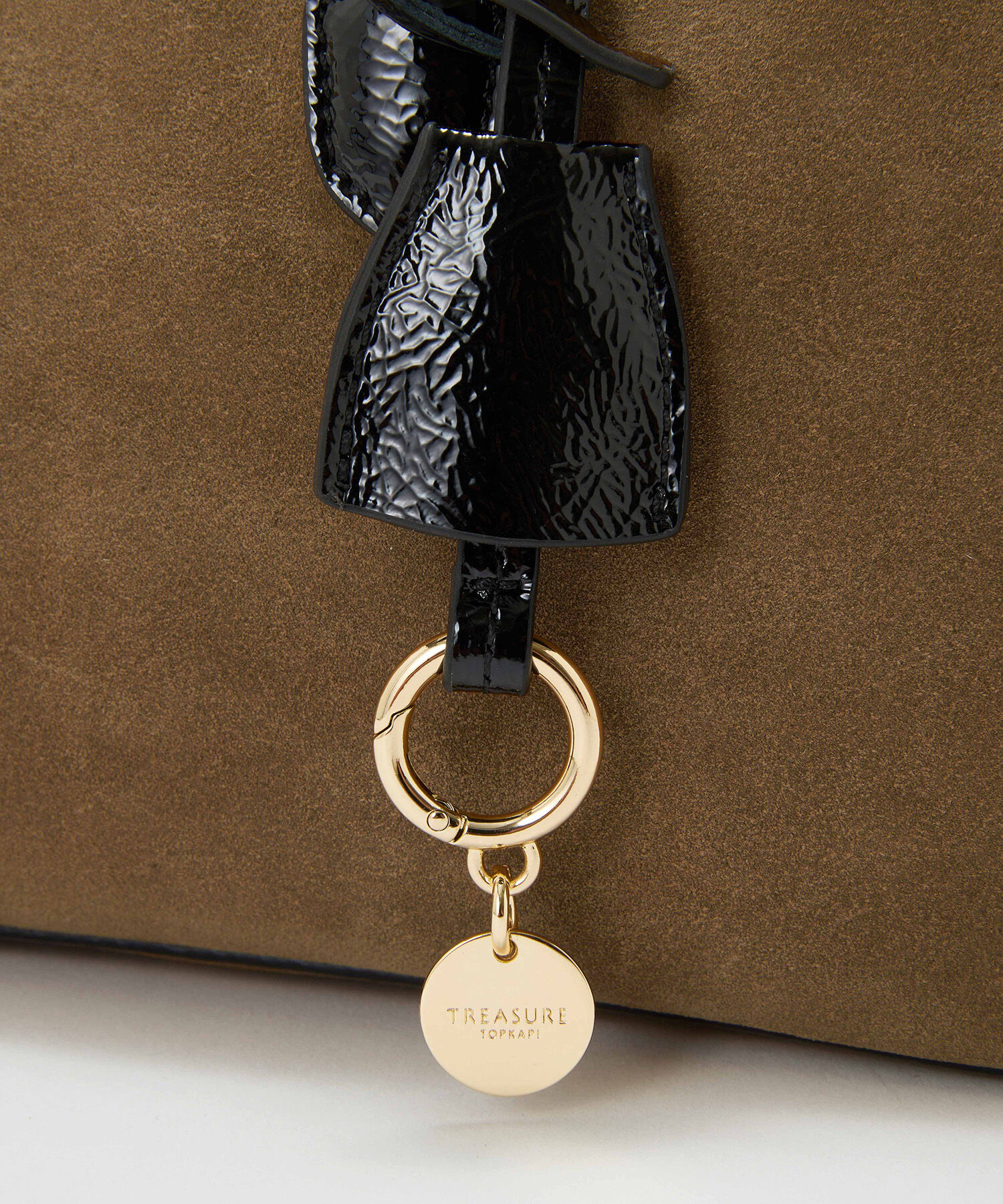 TOPKAPI TREASURE「【TREASURE TOPKAPI】スエード エナメルコンビ ワイド ボストンバッグ チャーム付き」|ボストンバッグ|