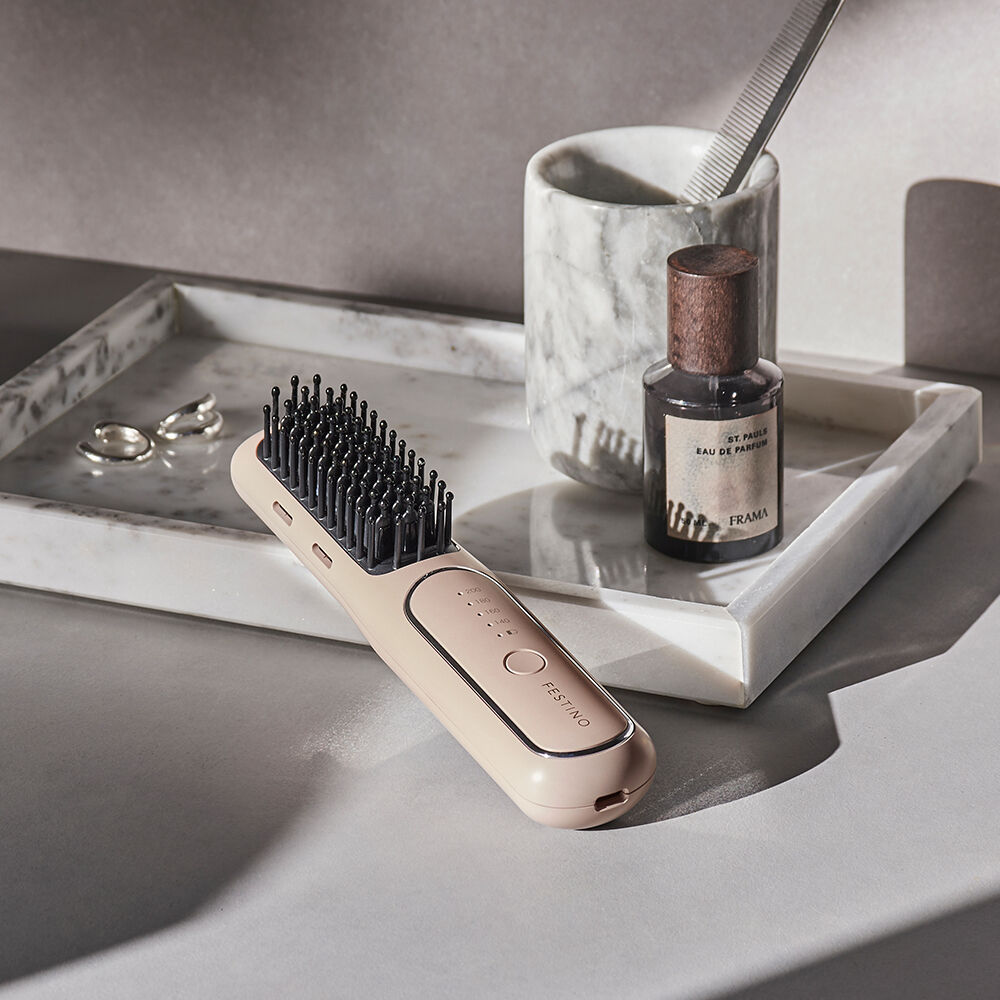 FESTINO「フェスティノ 充電式 スタイリング ヒーターブラシ」|ヘアスタイリング|シャイニーブラウン
