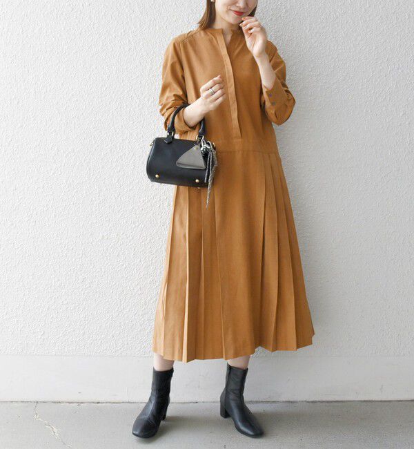 SHIPS any「SHIPS any:〈洗濯機可能〉ピーチスキン サイド プリーツ バンドカラー シャツ ワンピース」|ワンピース|キャメル