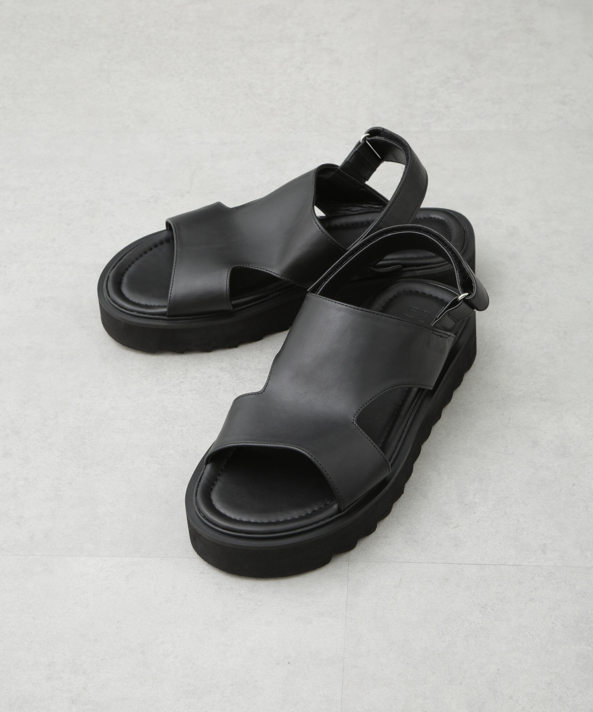  「ライトウェイトストラップサンダル」|サンダル|ブラック