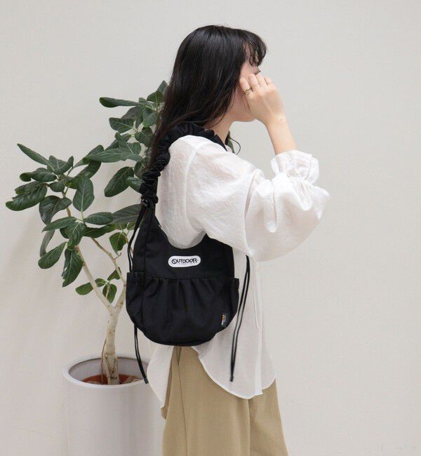 fredy emue「【OUTDOOR PRODUCTS】 エッグフォルムギャザーハンドルバッグ」|ショルダー・メッセンジャー|ブラック