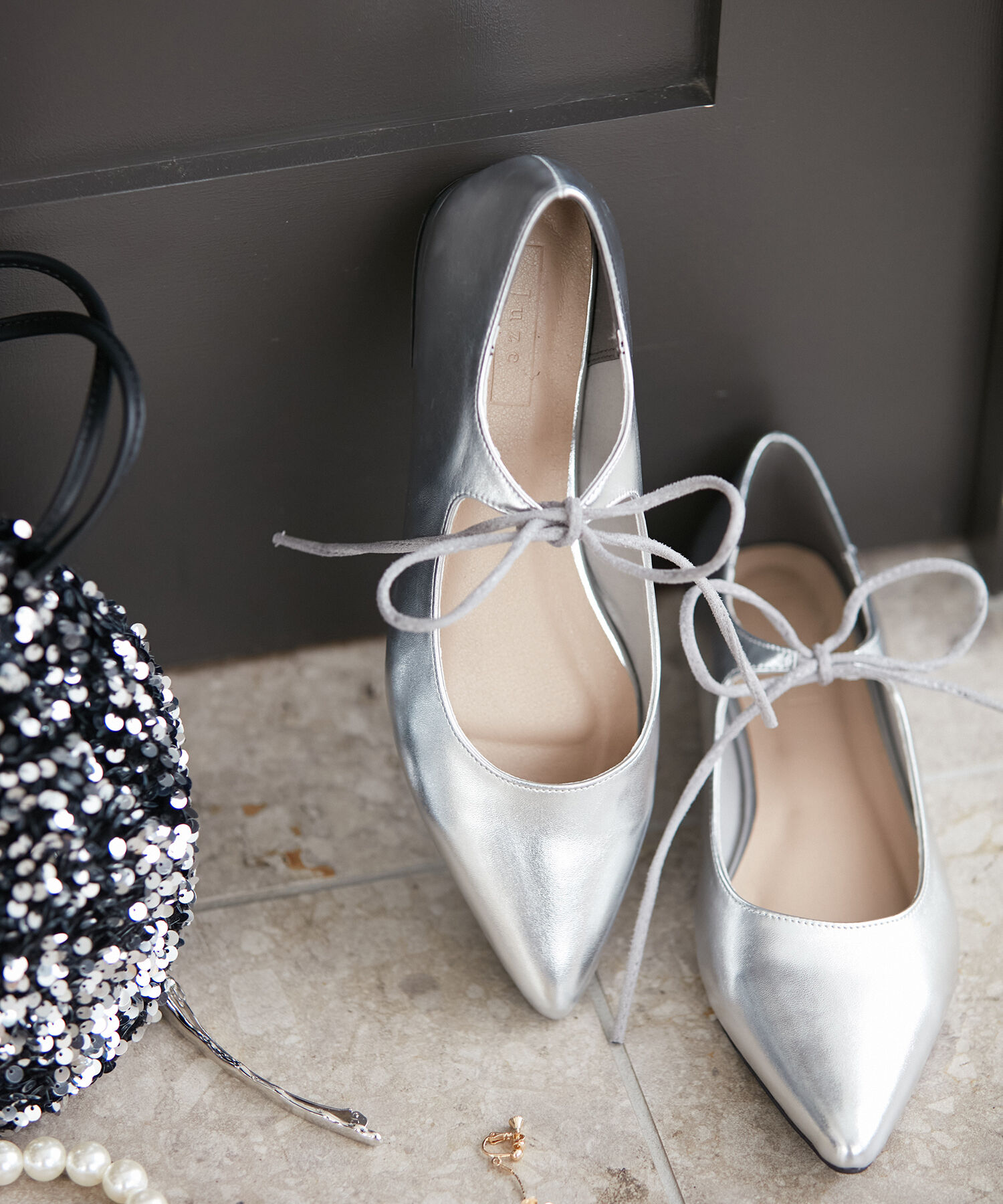 Juze「【新色・追加生産】リボンフラットパンプス」|パンプス|シルバー(93)
