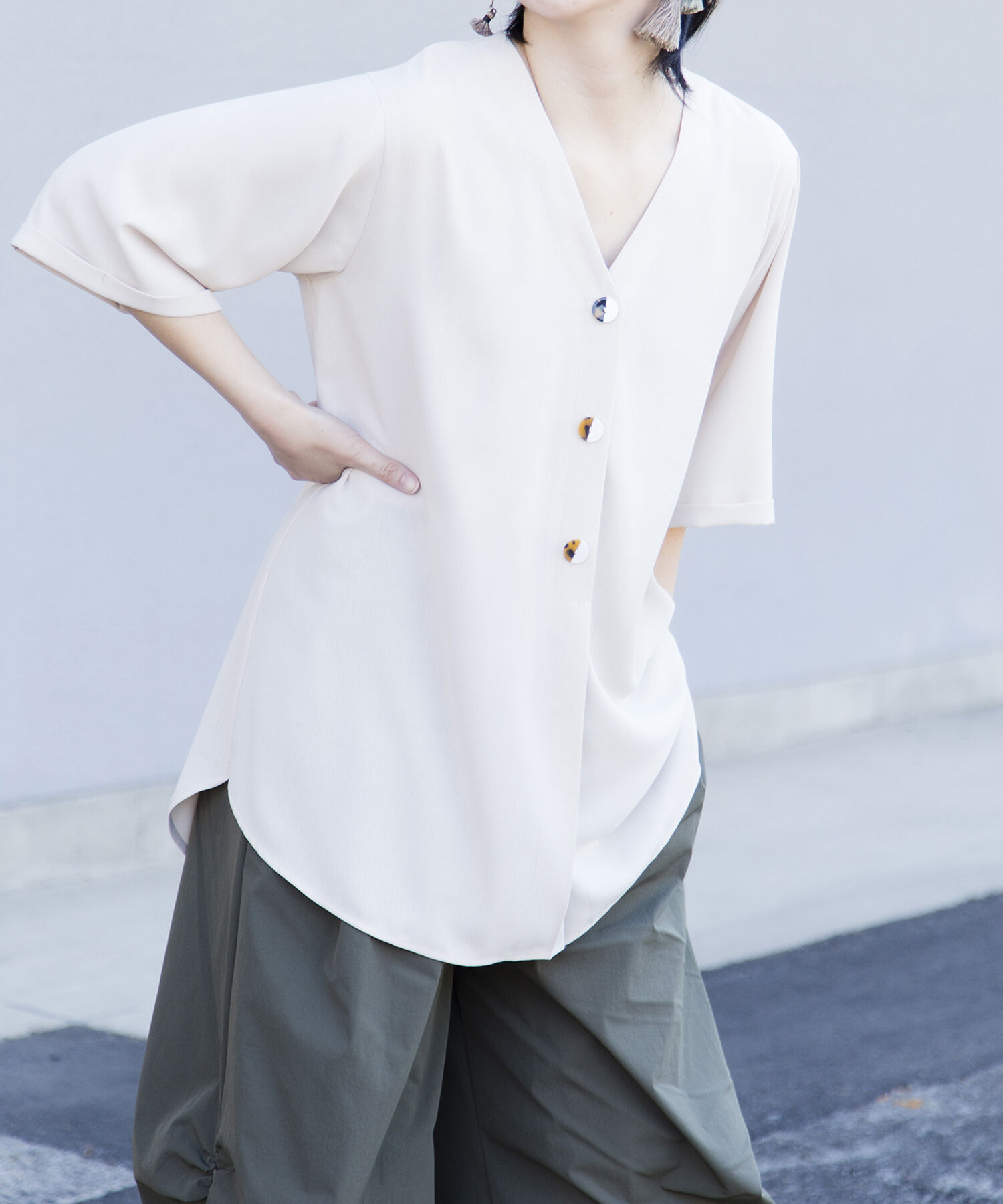  「【WEB限定アイテム】ﾊﾞｯｸﾀｯｸﾌﾞﾗｳｽ」|シャツ・ブラウス|IVORY