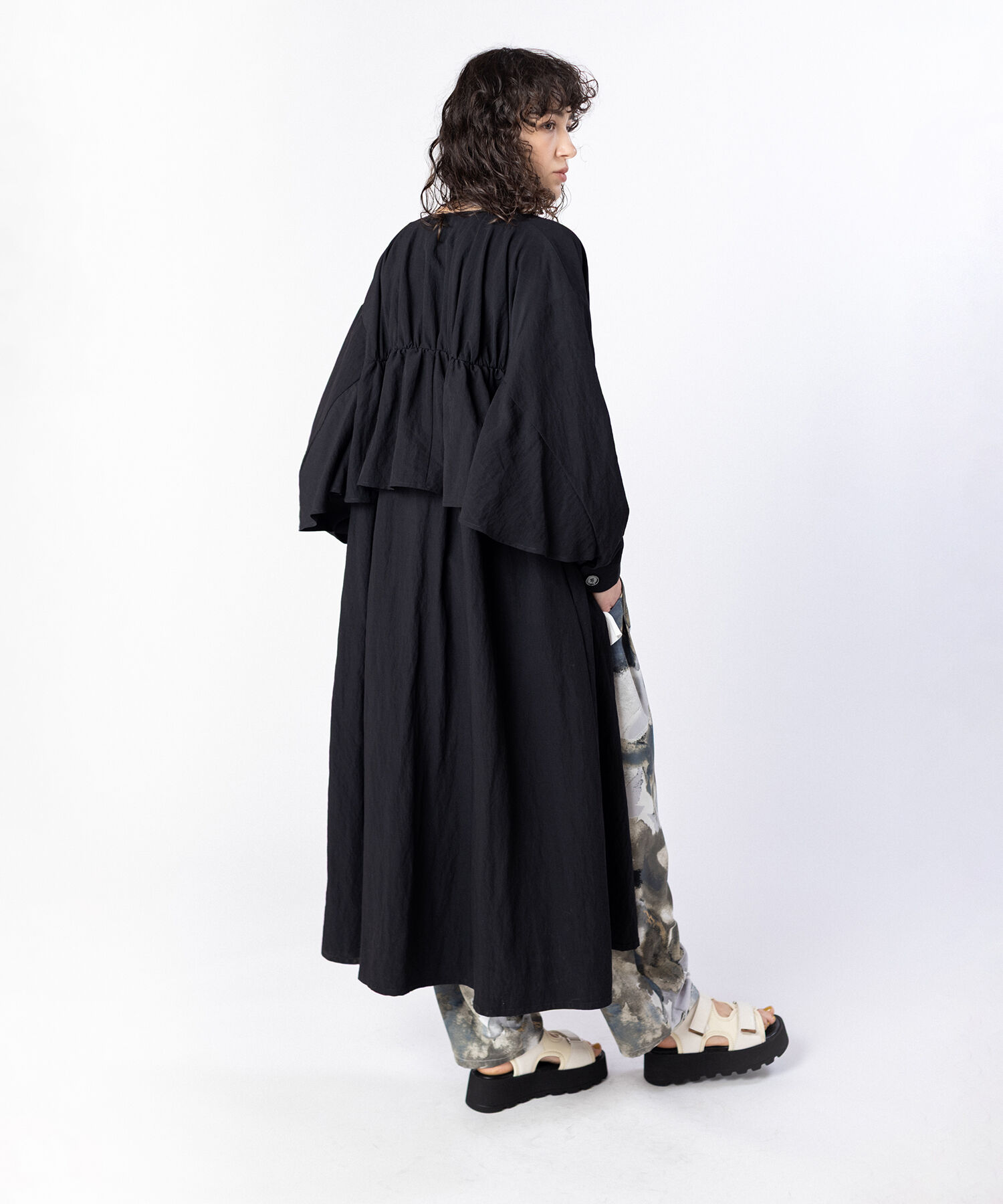  「バックギャザーライトコート」|ノーカラーコート|