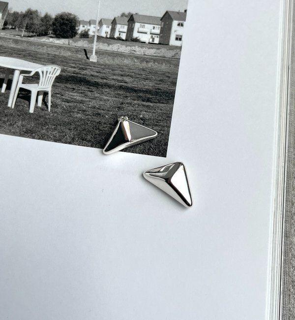  「【インフルエンサーOKOCHI企画】トライアングルイヤリング」|ピアス|