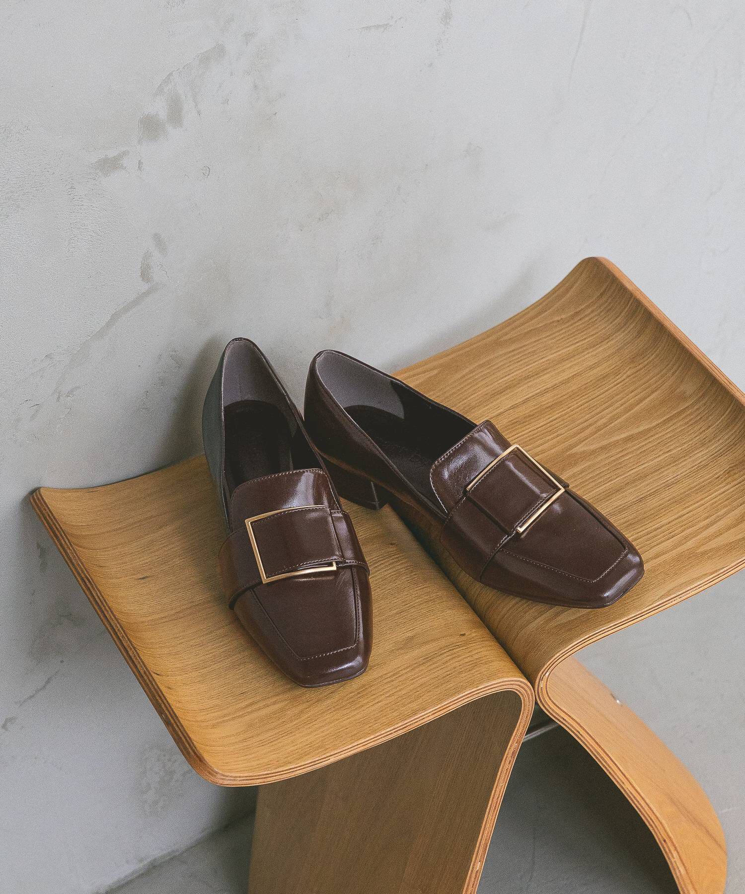 A part by 「【3サイズ展開】バックルヒールローファー」|ローファー|ブラウン