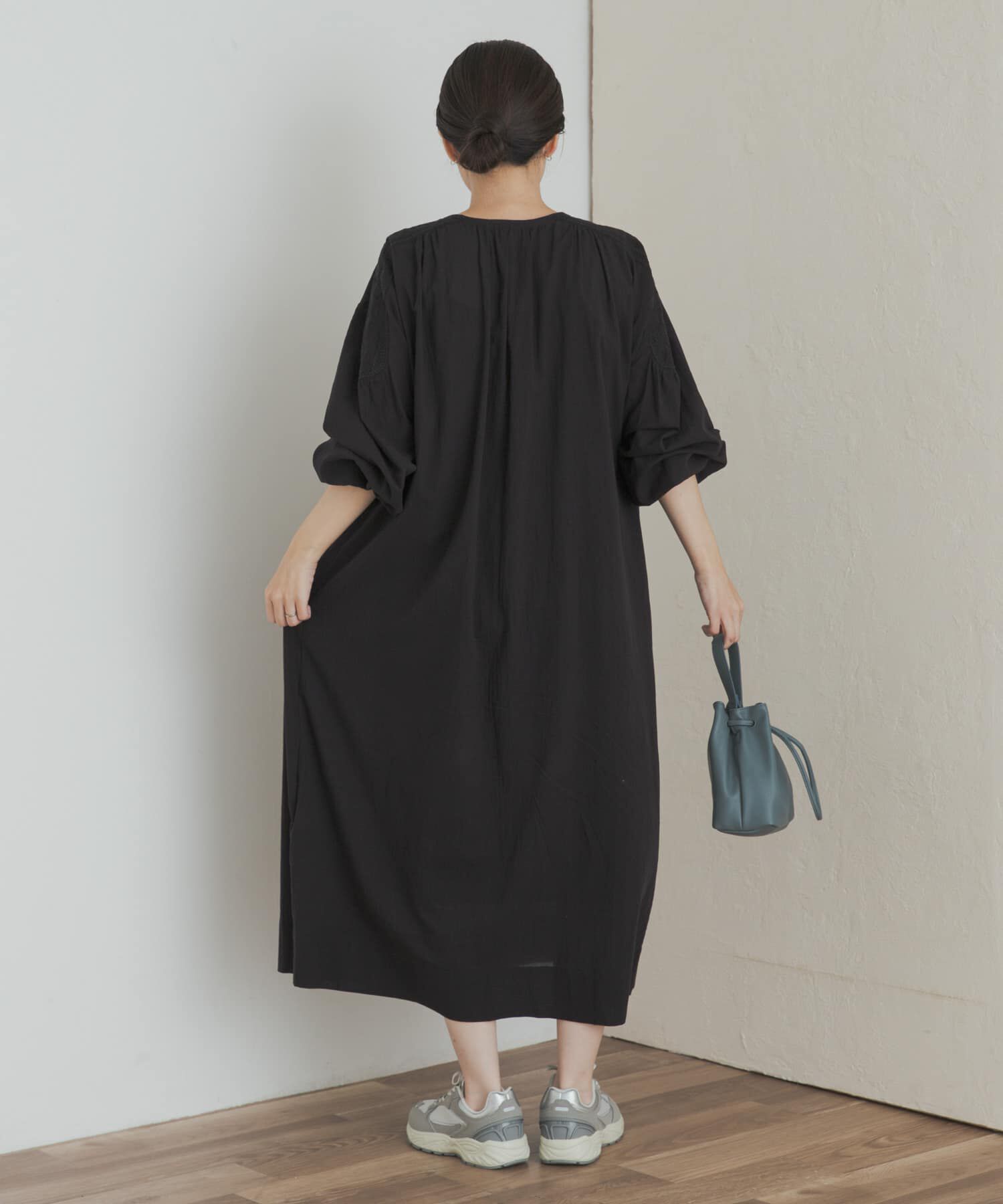 URBAN RESEARCH DOORS「エンブロイダリーギャザーワンピース」|ワンピース|