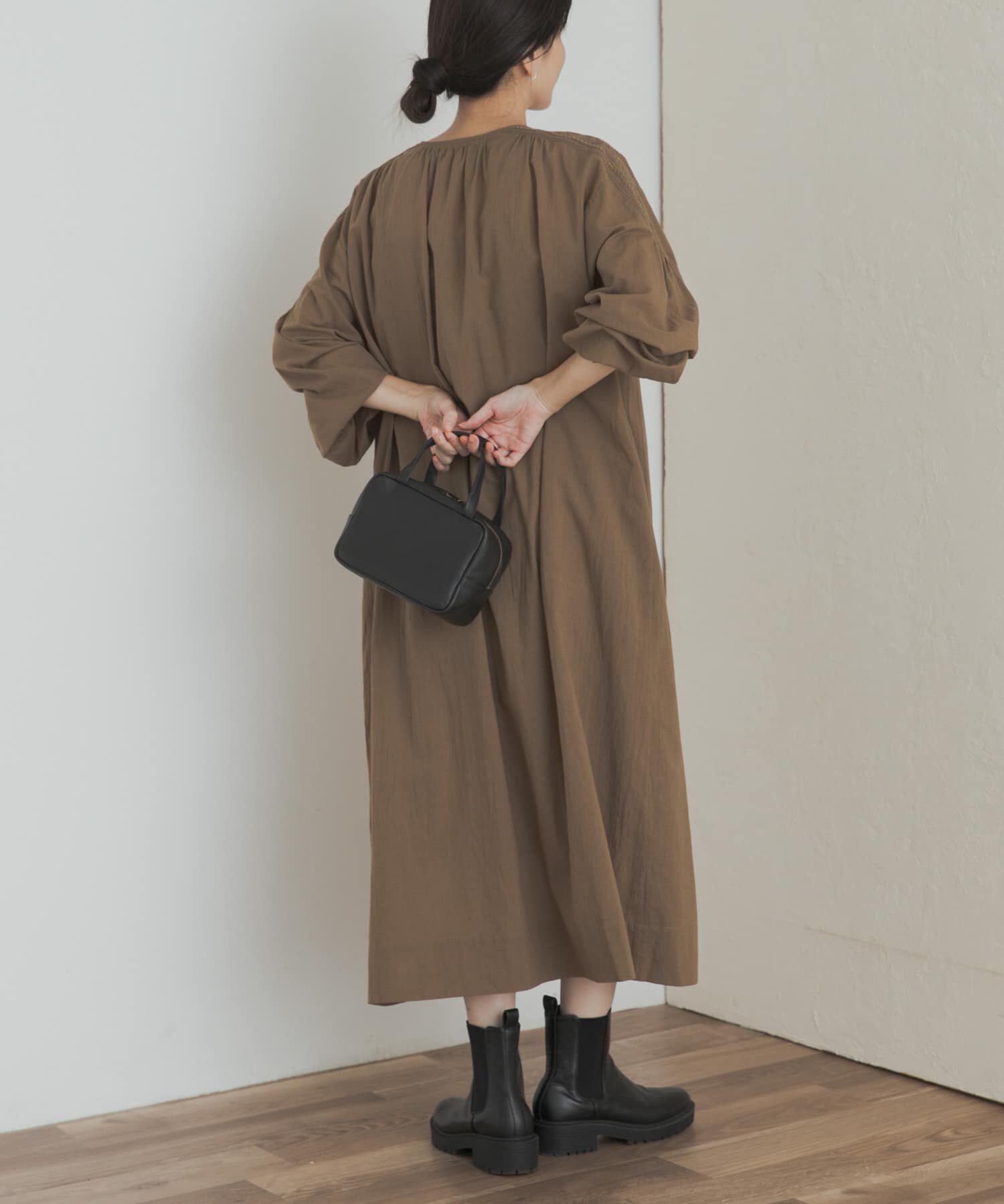 URBAN RESEARCH DOORS「エンブロイダリーギャザーワンピース」|ワンピース|