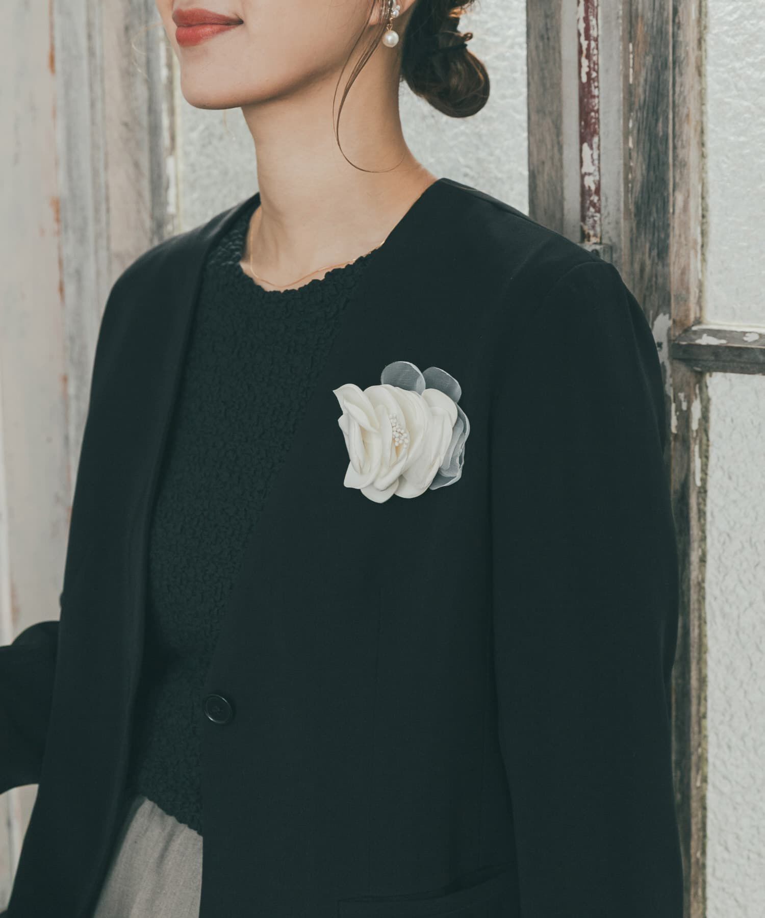 URBAN RESEARCH DOORS「ニュアンスフラワーコサージュ」|ブローチ・コサージュ|アイボリー