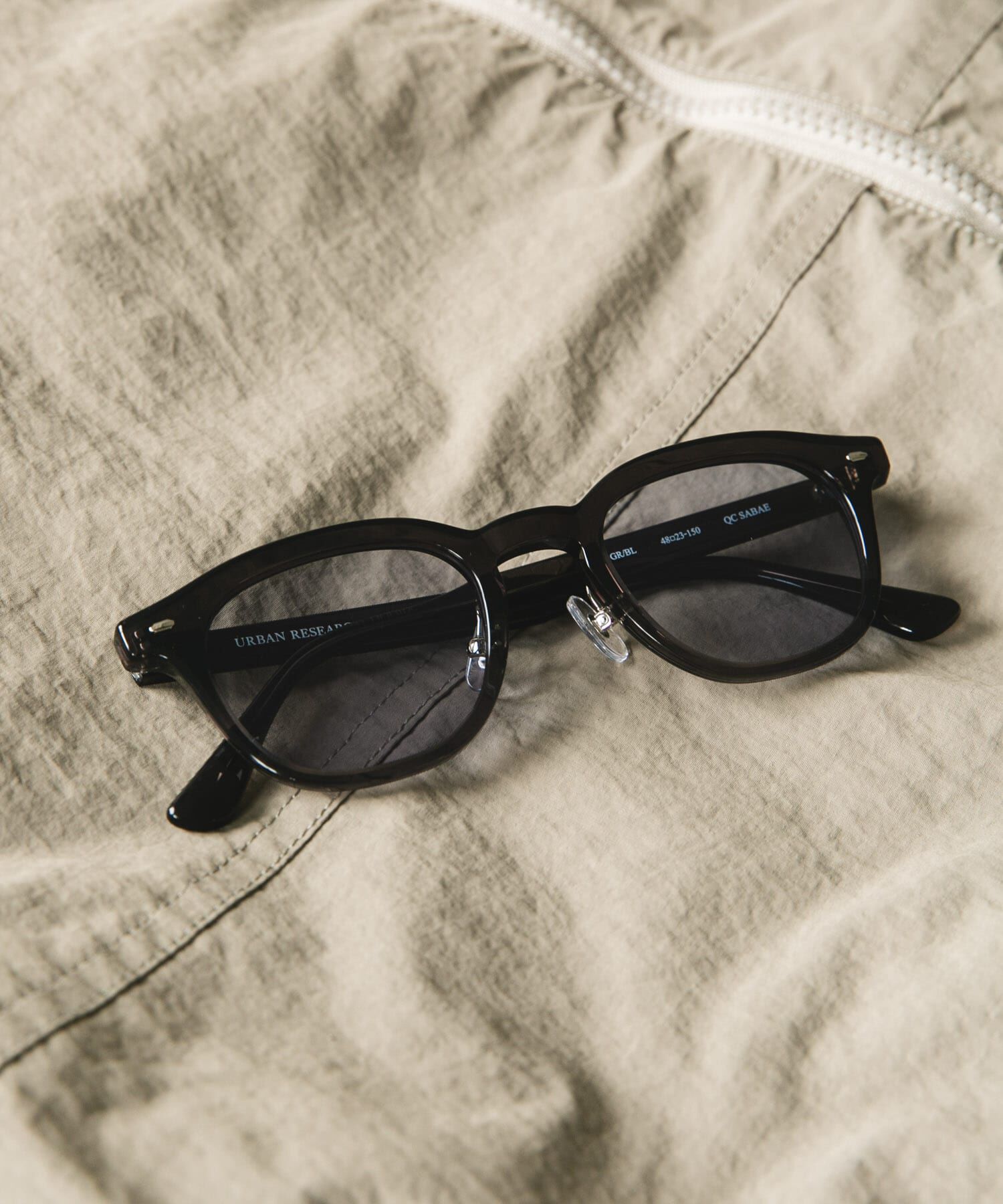 URBAN RESEARCH DOORS「ウェリントンフレーム/QC SABAE」|メガネ|グレー