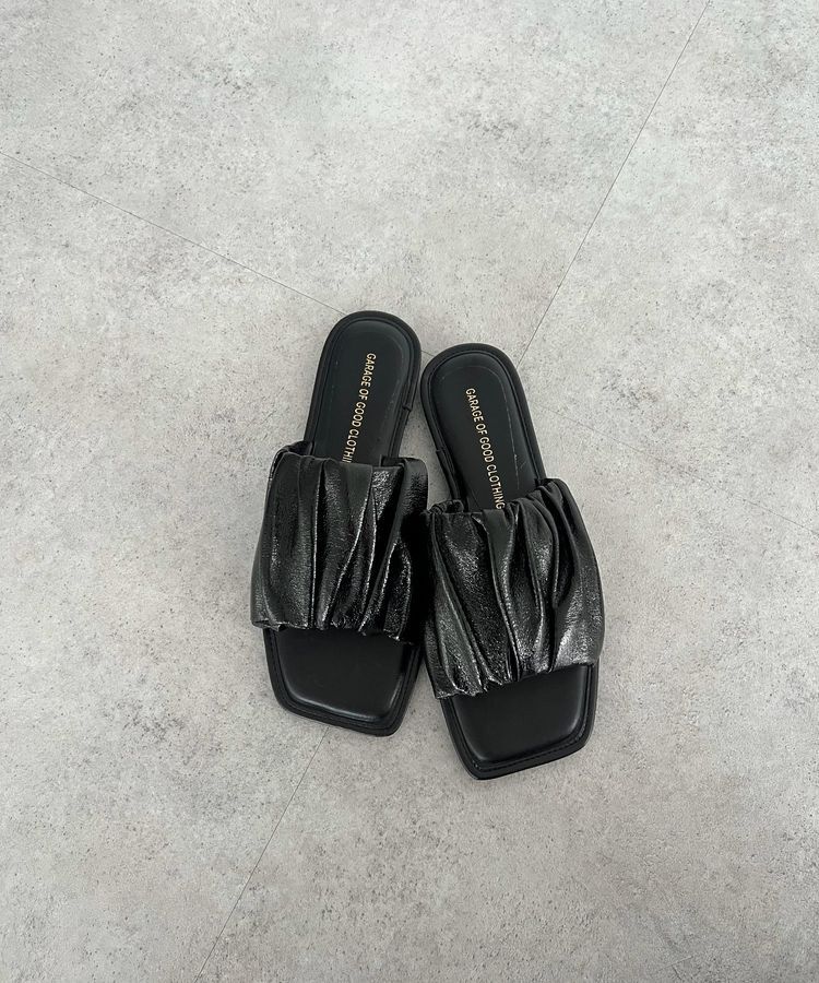 GARAGE OF GOOD CLOTHING「シャーリングフラットサンダル」|サンダル|