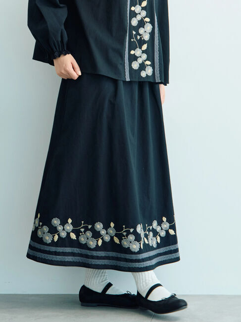 Samansa Mos2「【WEB限定】花柄刺繍ギャザースカート」|スカート|ブラック