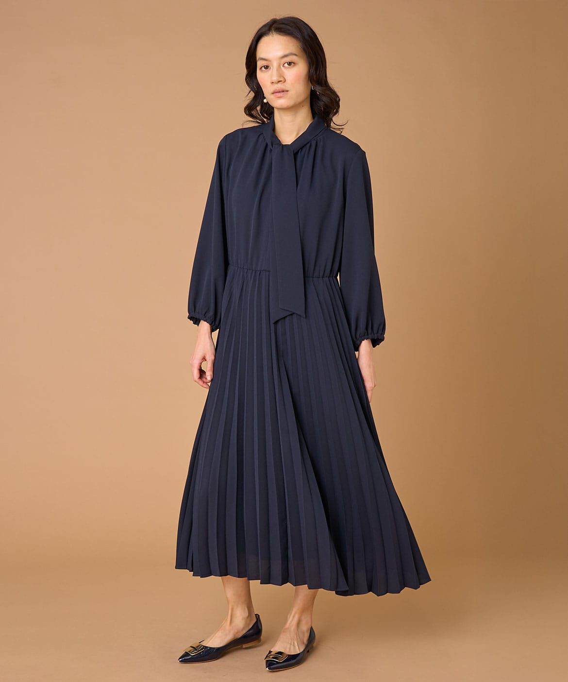 INED「ボウタイ付きプリーツワンピース」|ワンピース|