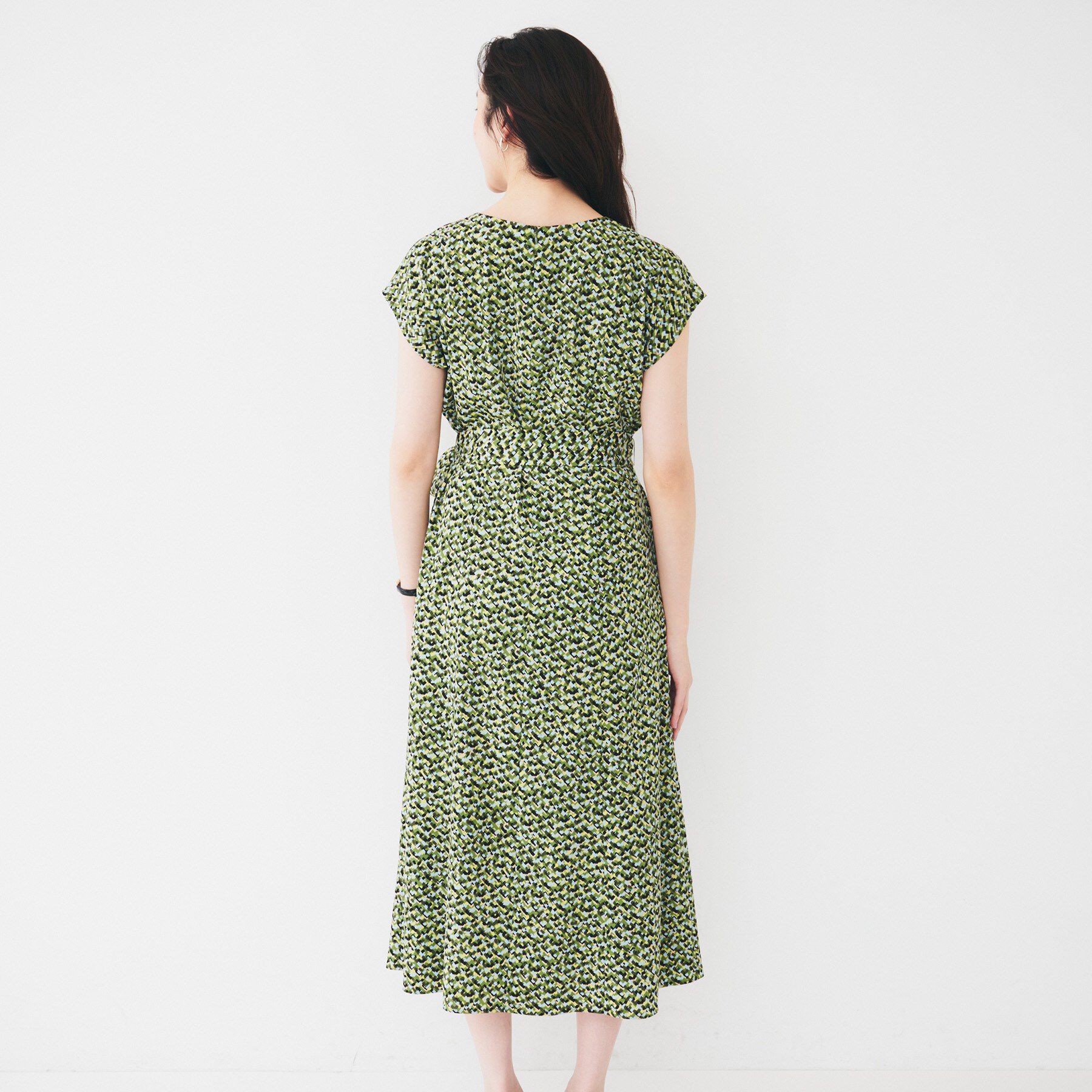 UNTITLED「【きれいめ/洗える/夏ワンピ】モザイク柄ワンピース」|ワンピース|