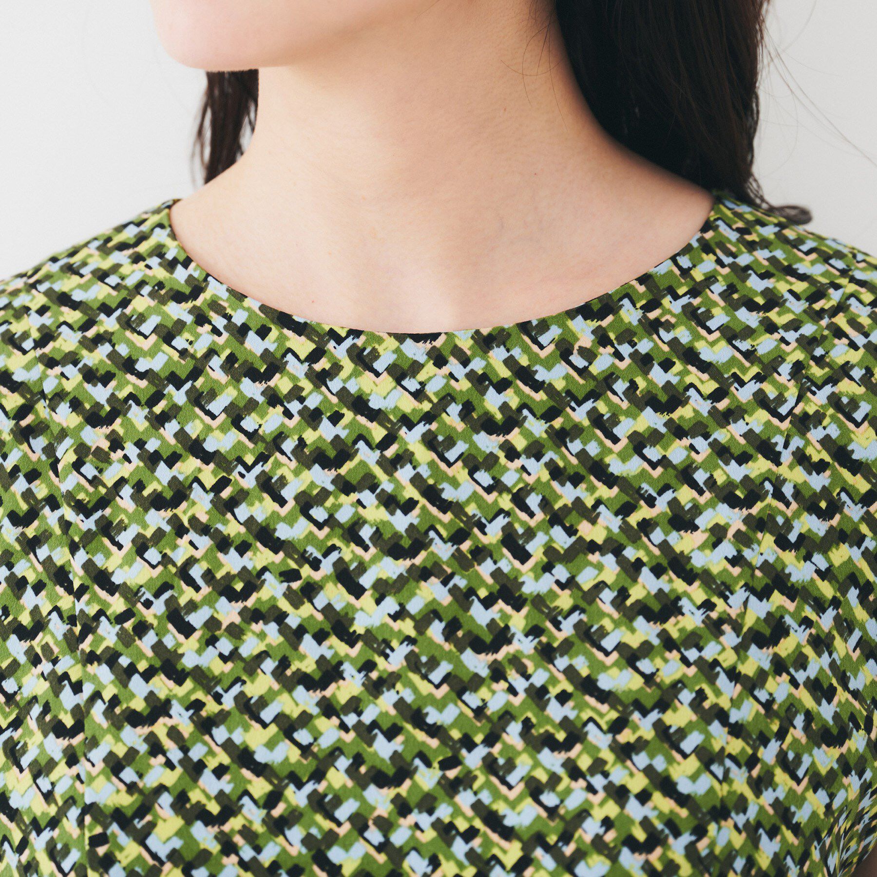 UNTITLED「【きれいめ/洗える/夏ワンピ】モザイク柄ワンピース」|ワンピース|