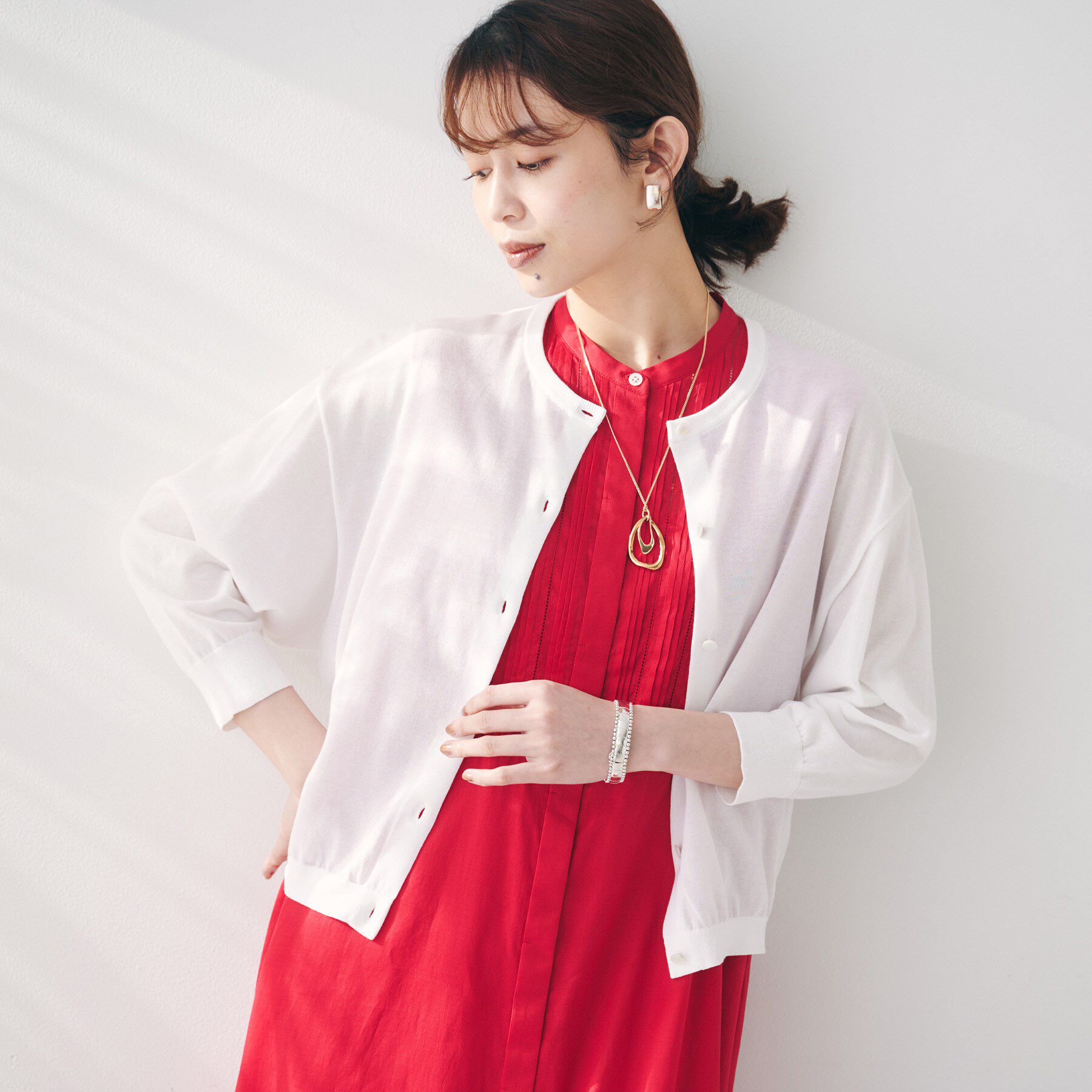 UNTITLED「【短丈/シアー/洗える】ドルマンスリーブカーディガン」|カーディガン|ホワイト(001)