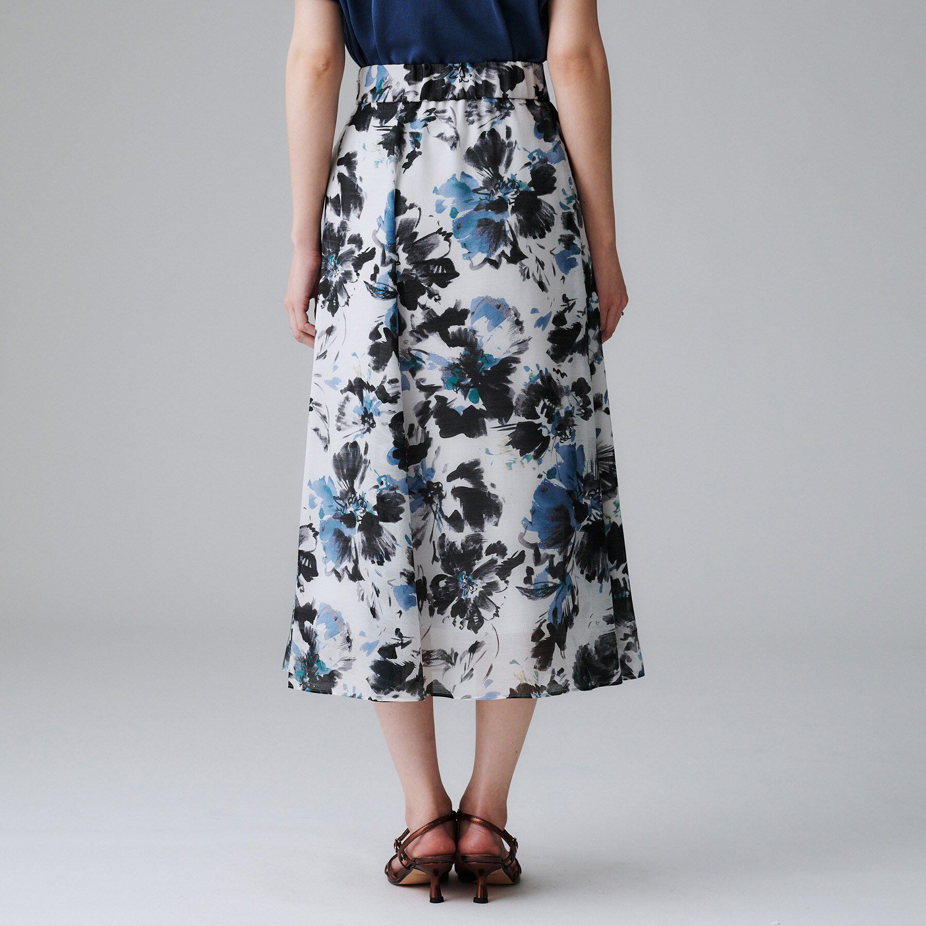 UNTITLED「【シアー/後ろウエストゴム/花柄】ペイントフラワースカート」|スカート|