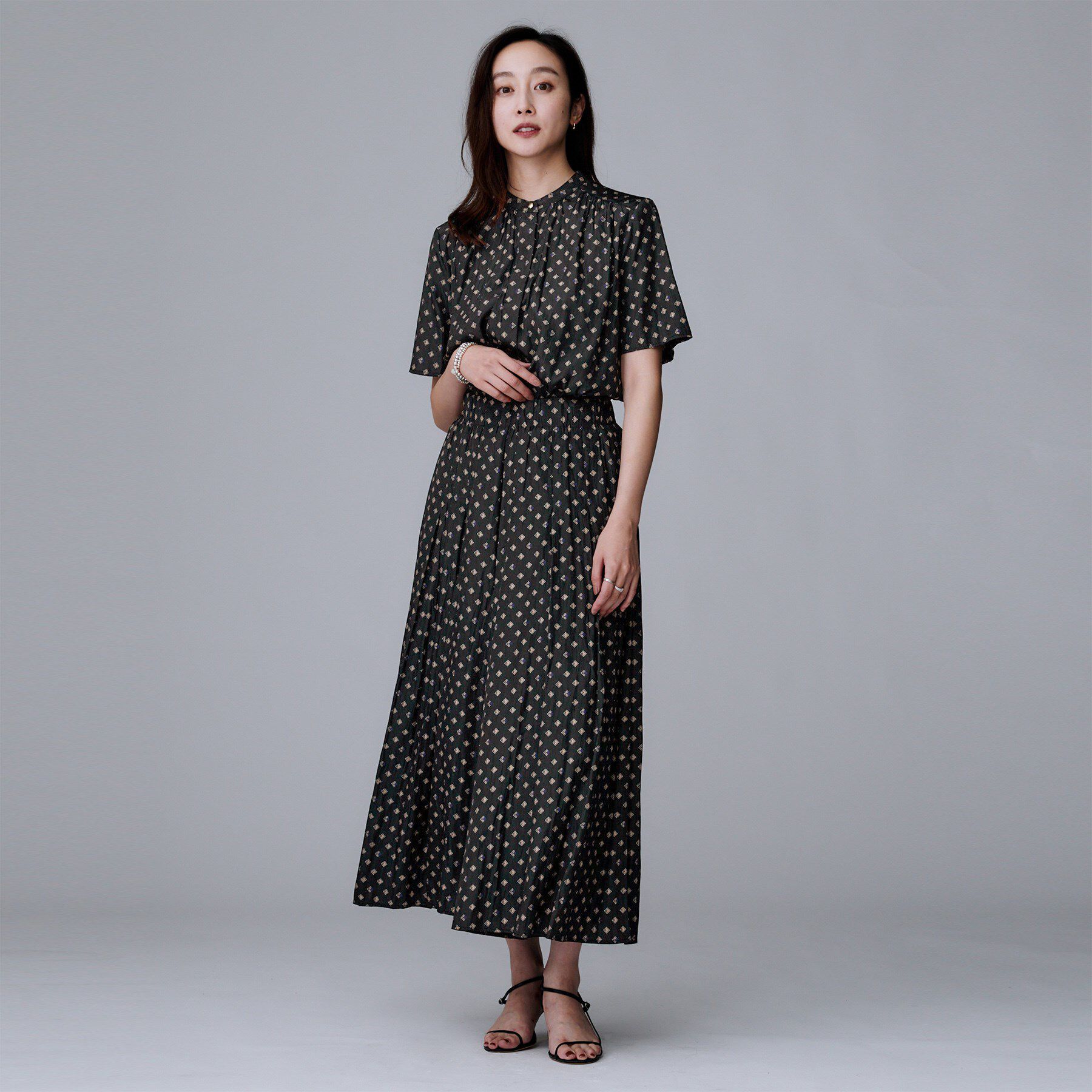 UNTITLED「【セットアップ可/リラクシー/通勤】スクエアジオメ柄ブラウス」|シャツ・ブラウス|