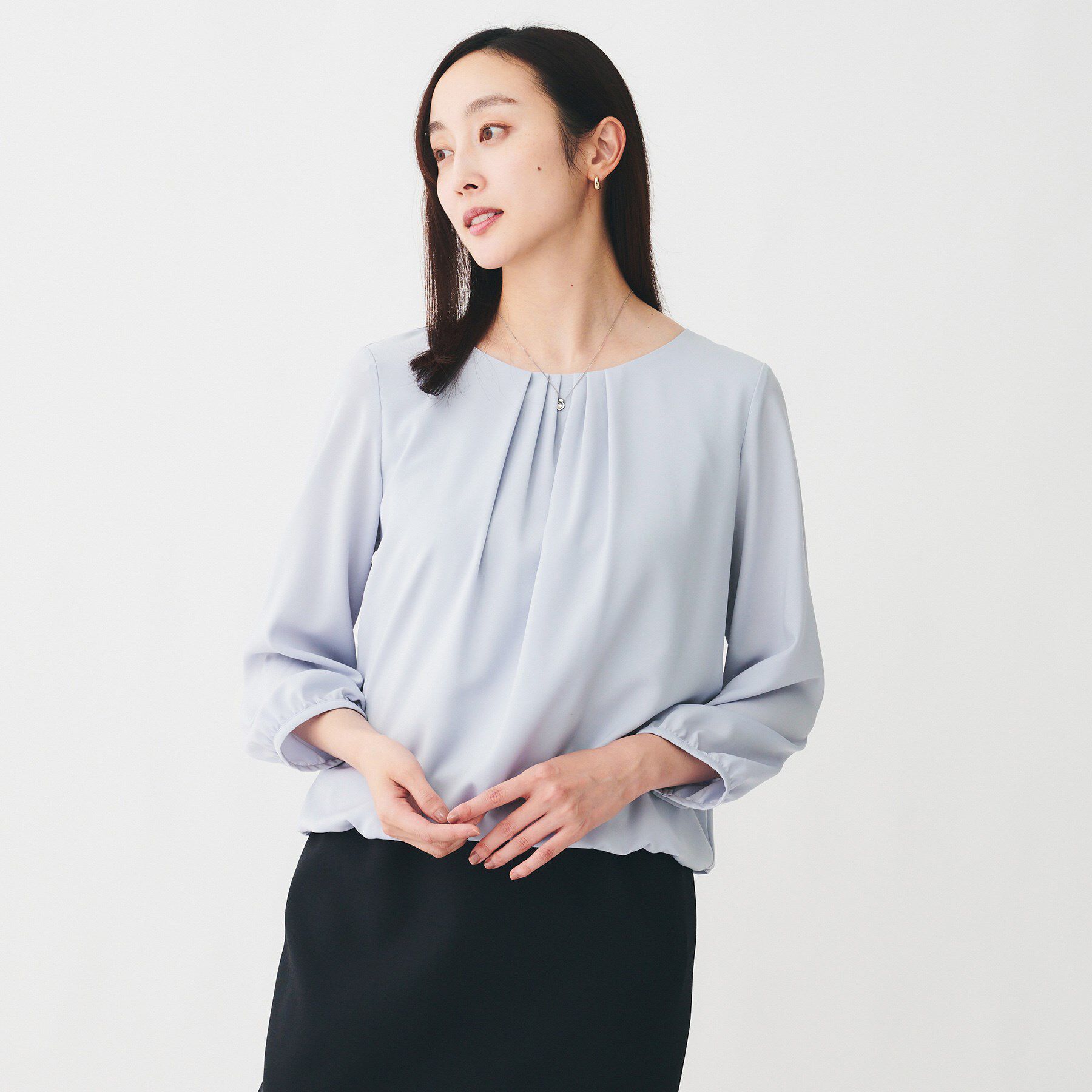 UNTITLED「【透けにくい/ウエストイン見え】パウダリーブラウス」|シャツ・ブラウス|サックスブルー(09