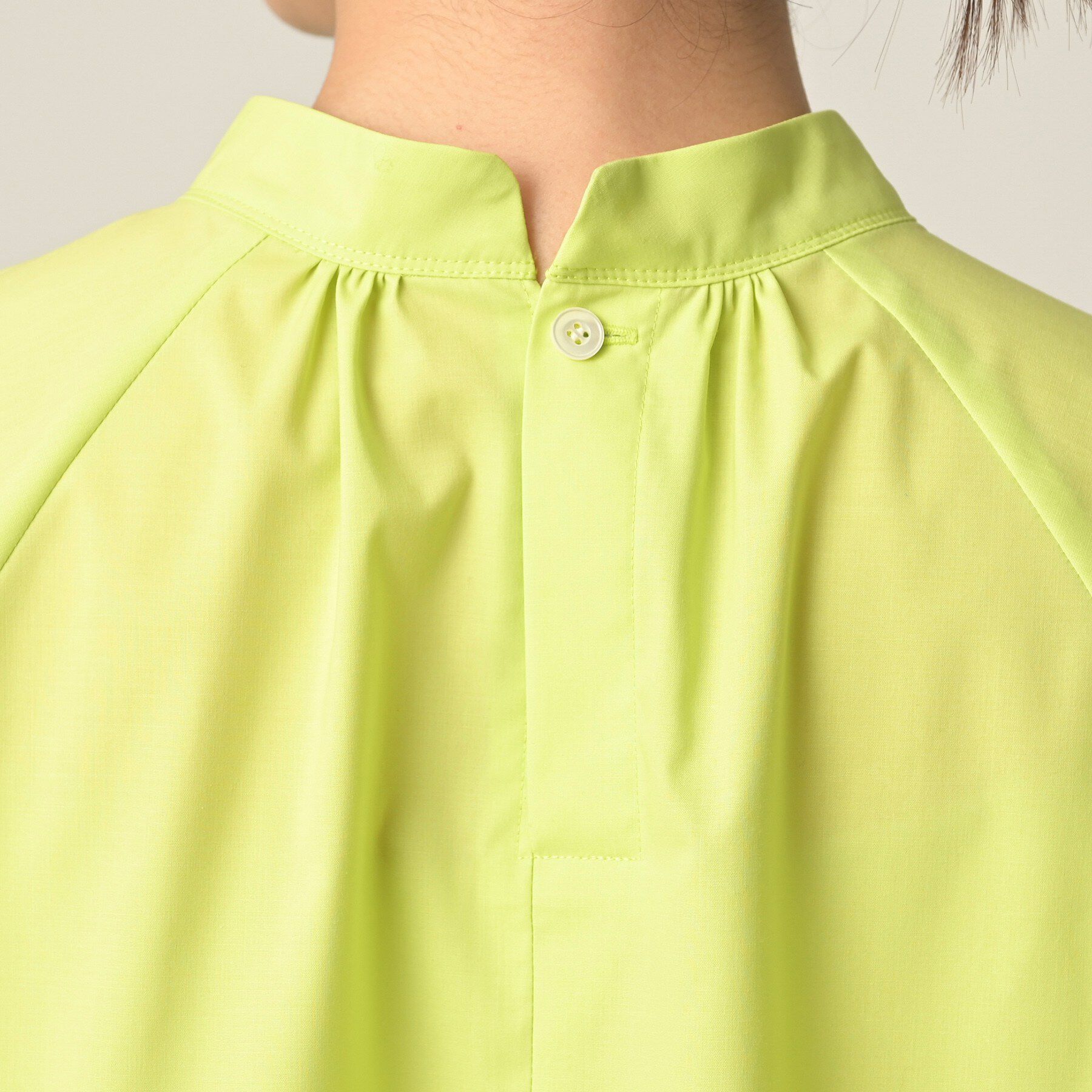 UNTITLED「【洗える/オンオフ使える】タイプライタースタンドネックブラウス」|シャツ・ブラウス|