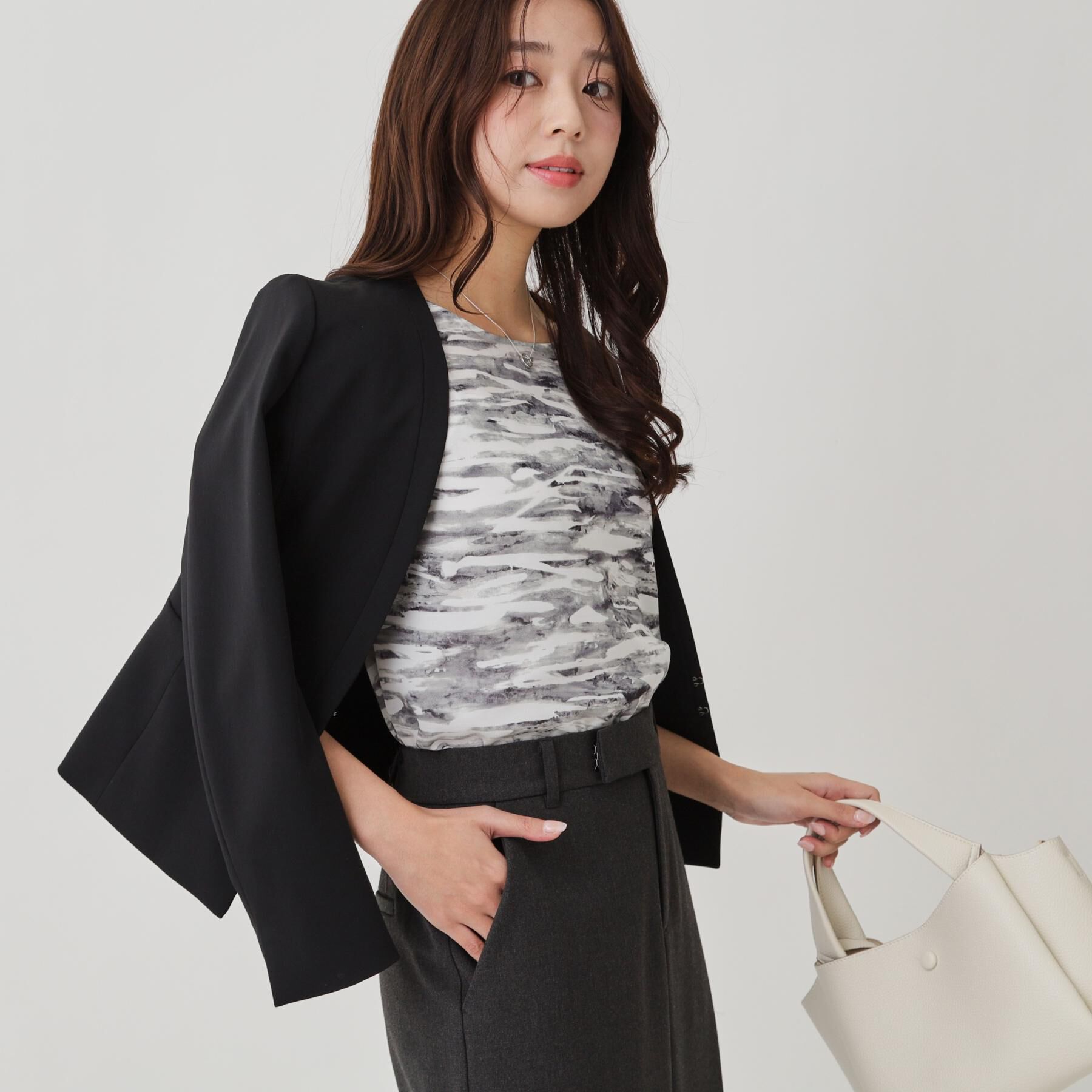 COUP DE CHANCE「【手洗い可／日本製】プリント柄ブラウス」|シャツ・ブラウス|ライトグレー(111