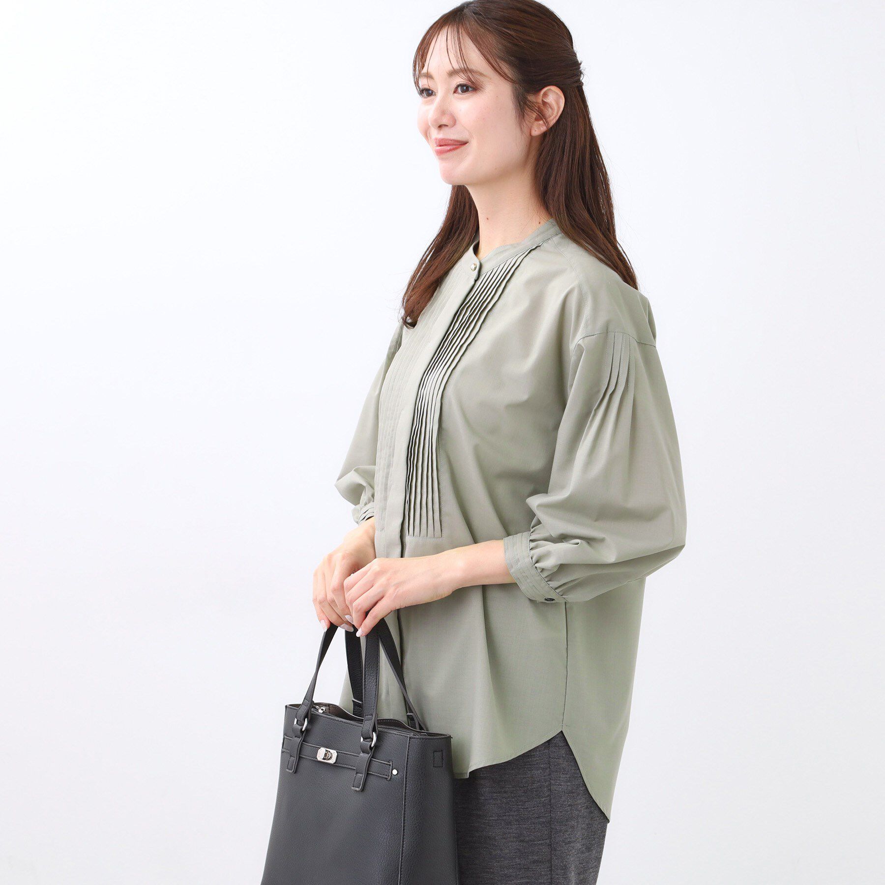 Reflect「【程よいゆとり感／体型カバー】ピンタックデザインシャンブレーブラウス」|シャツ・ブラウス|