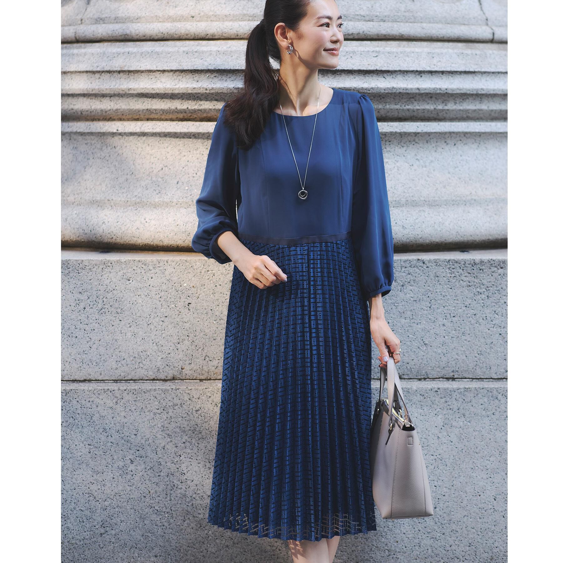 Reflect「【お仕事に◎】シフォン&times;幾何柄レースプリーツワンピース」|ワンピース|ブルー(093)