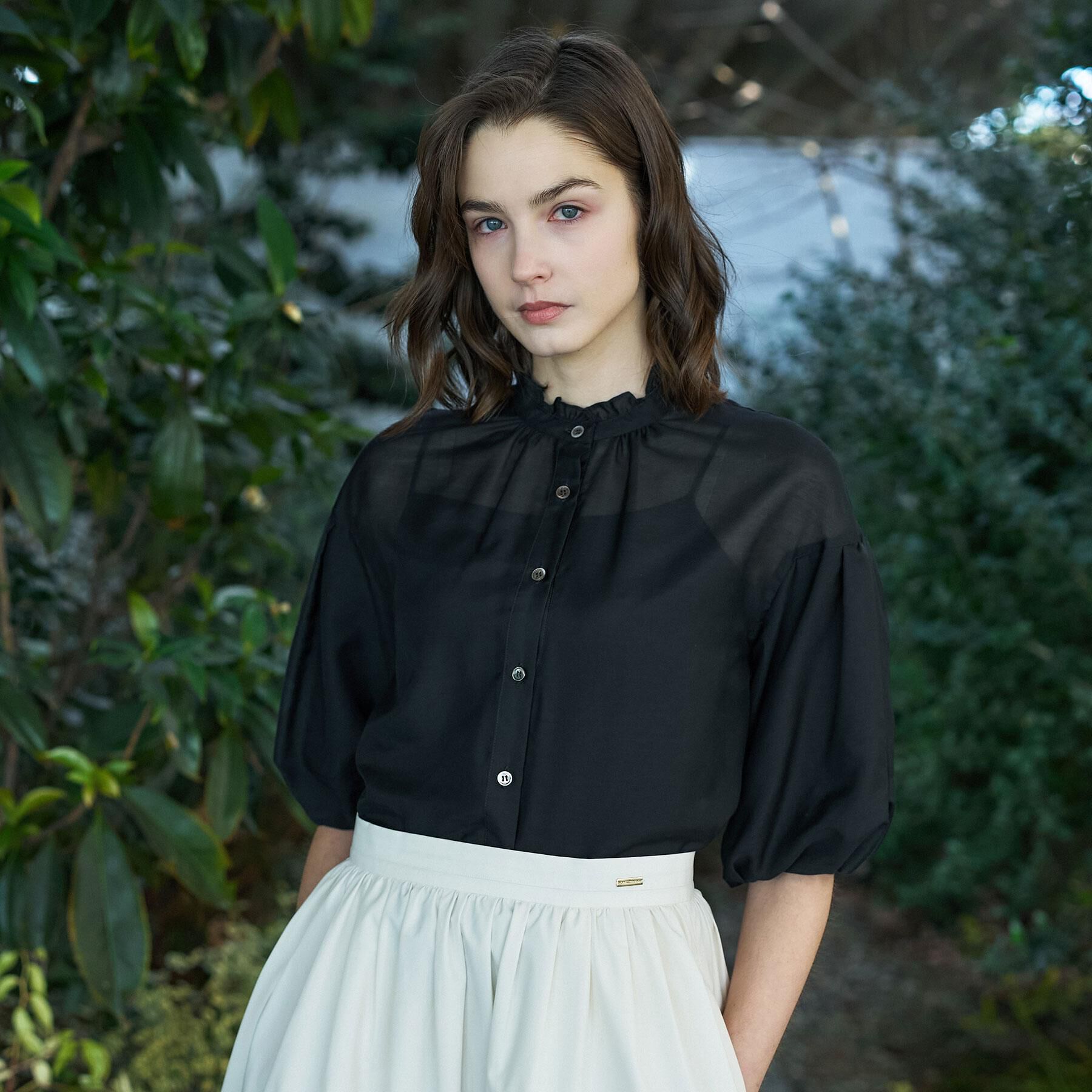 DRESSTERIOR「【1枚で着映え/ウォッシャブル】スタンドフリルボリュームスリーブブラウス」|シャツ・ブラウス|ブラック(019)