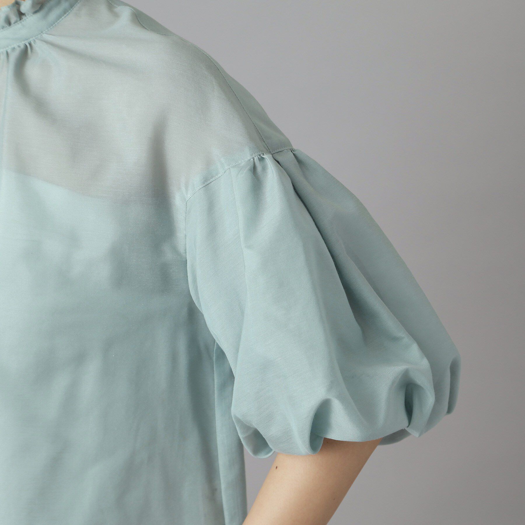 DRESSTERIOR「【1枚で着映え/ウォッシャブル】スタンドフリルボリュームスリーブブラウス」|シャツ・ブラウス|