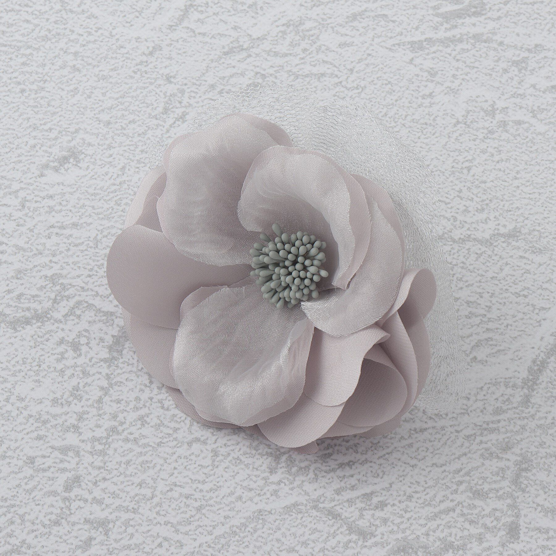 grove「【セレモニー対応】フラワーシフォンコサージュ」|ブローチ・コサージュ|ライトグレー(011