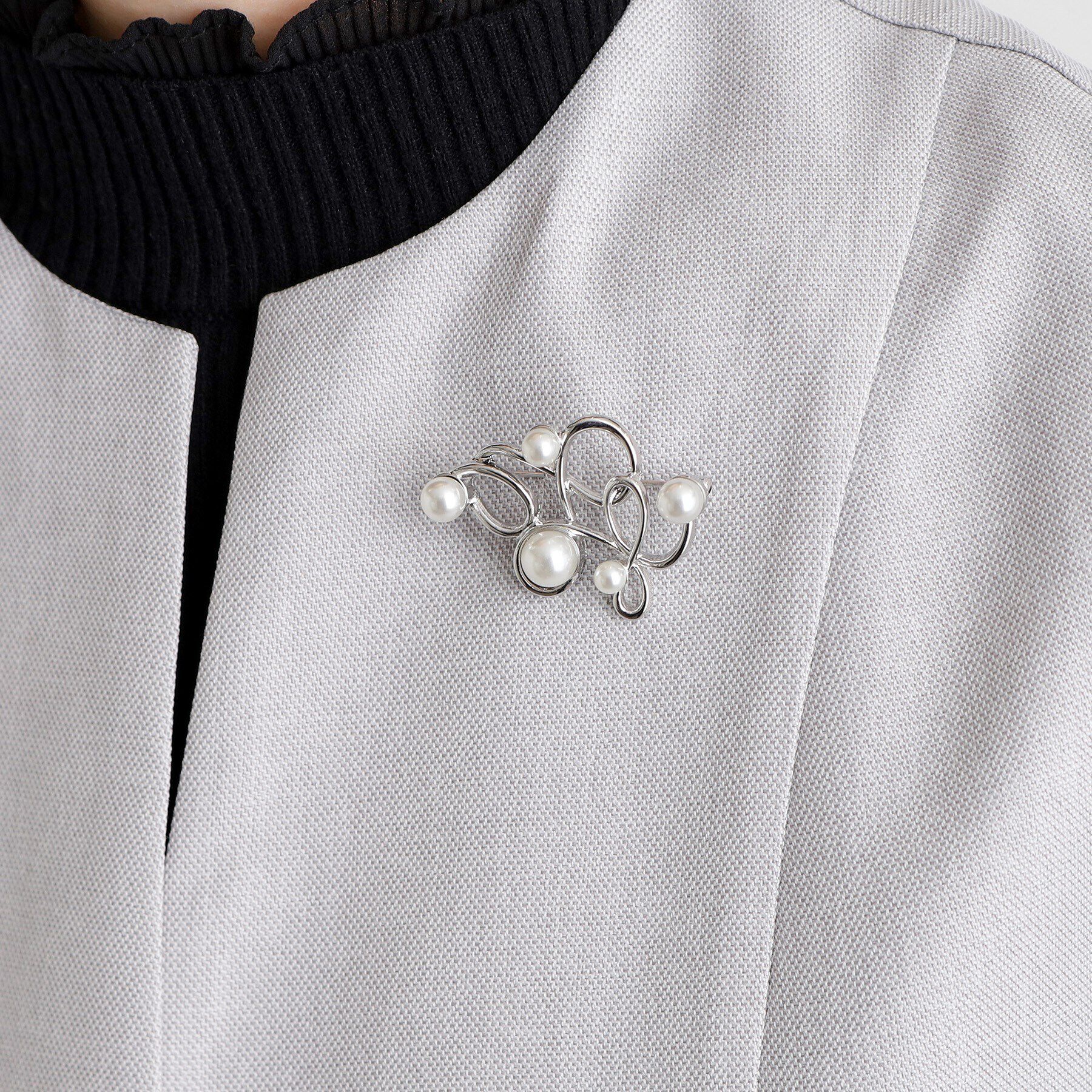 grove「【雑誌掲載】ニュアンスメタルパール調ブローチ【入卒対応可】」|ブローチ・コサージュ|