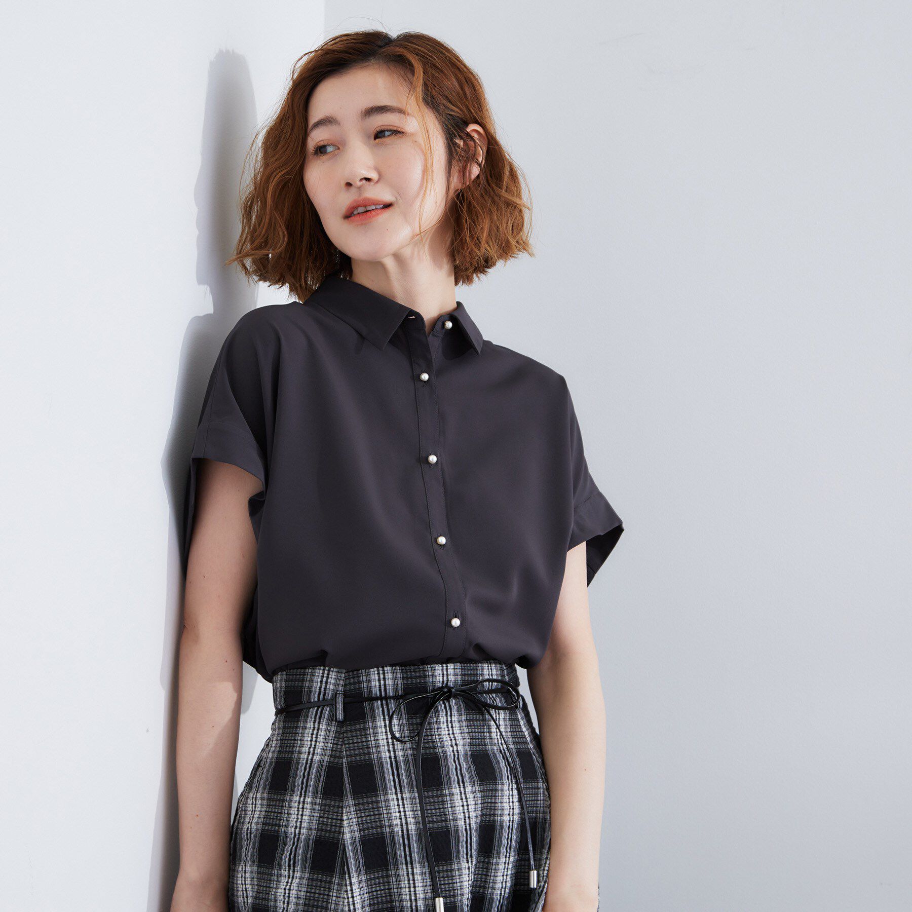 grove「【雑誌掲載】お手入れ楽ちんが嬉しい機能付き！大人のキレイとろみシャツ」|シャツ・ブラウス|