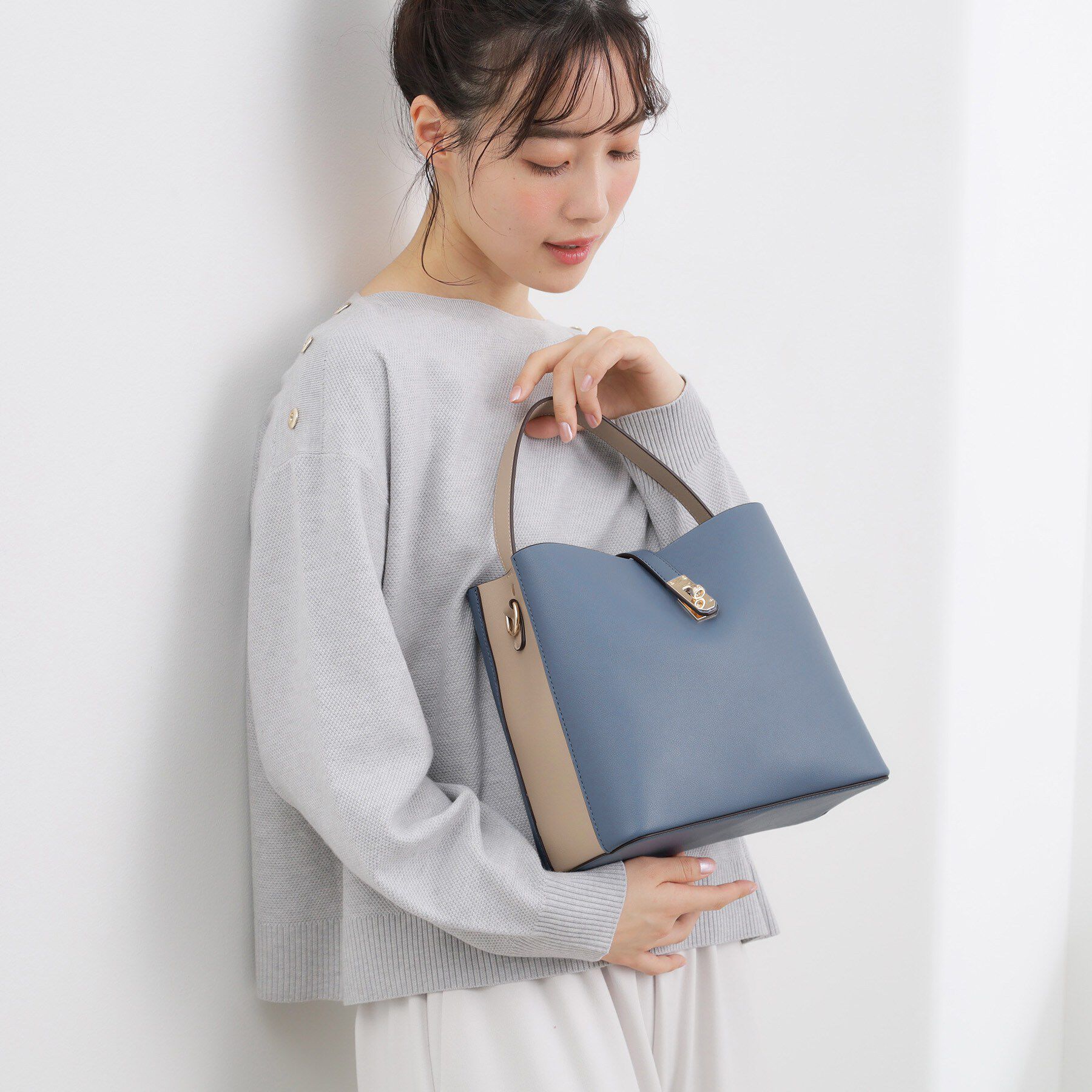 grove「人間工学 ベルトダブルショルダー」|ハンドバッグ|サックス&times;ベージュ(