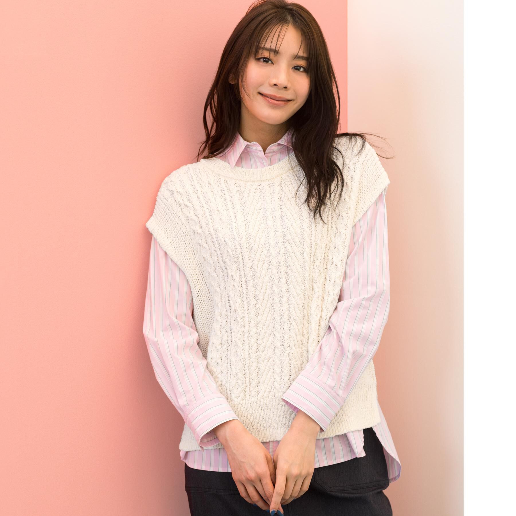 grove「【貴島明日香さん着用】一度着たら手放せない、驚きの伸びを備えたコットンナイロンストレッチシャツ」|シャツ・ブラウス|