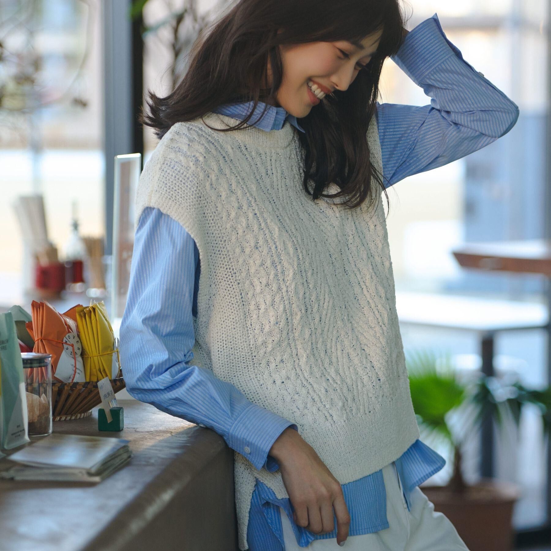 grove「【貴島明日香さん着用】一度着たら手放せない、驚きの伸びを備えたコットンナイロンストレッチシャツ」|シャツ・ブラウス|