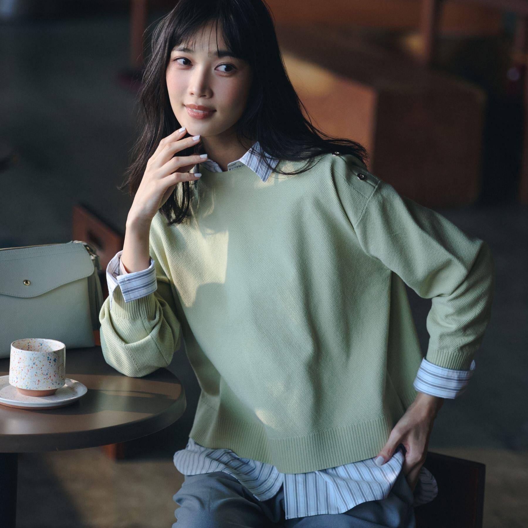 grove「【貴島明日香さん着用】一度着たら手放せない、驚きの伸びを備えたコットンナイロンストレッチシャツ」|シャツ・ブラウス|