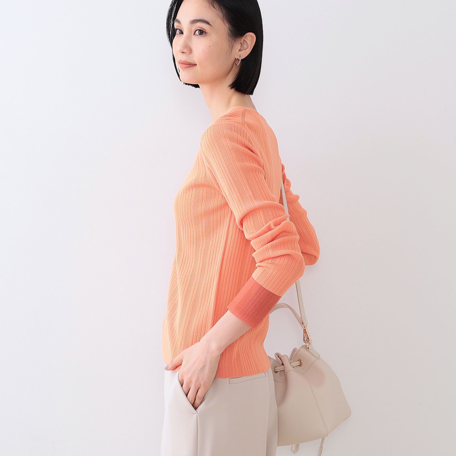 INDIVI「【洗える／袖口シアー】コンパクトVネックニット」|ニット・セーター|