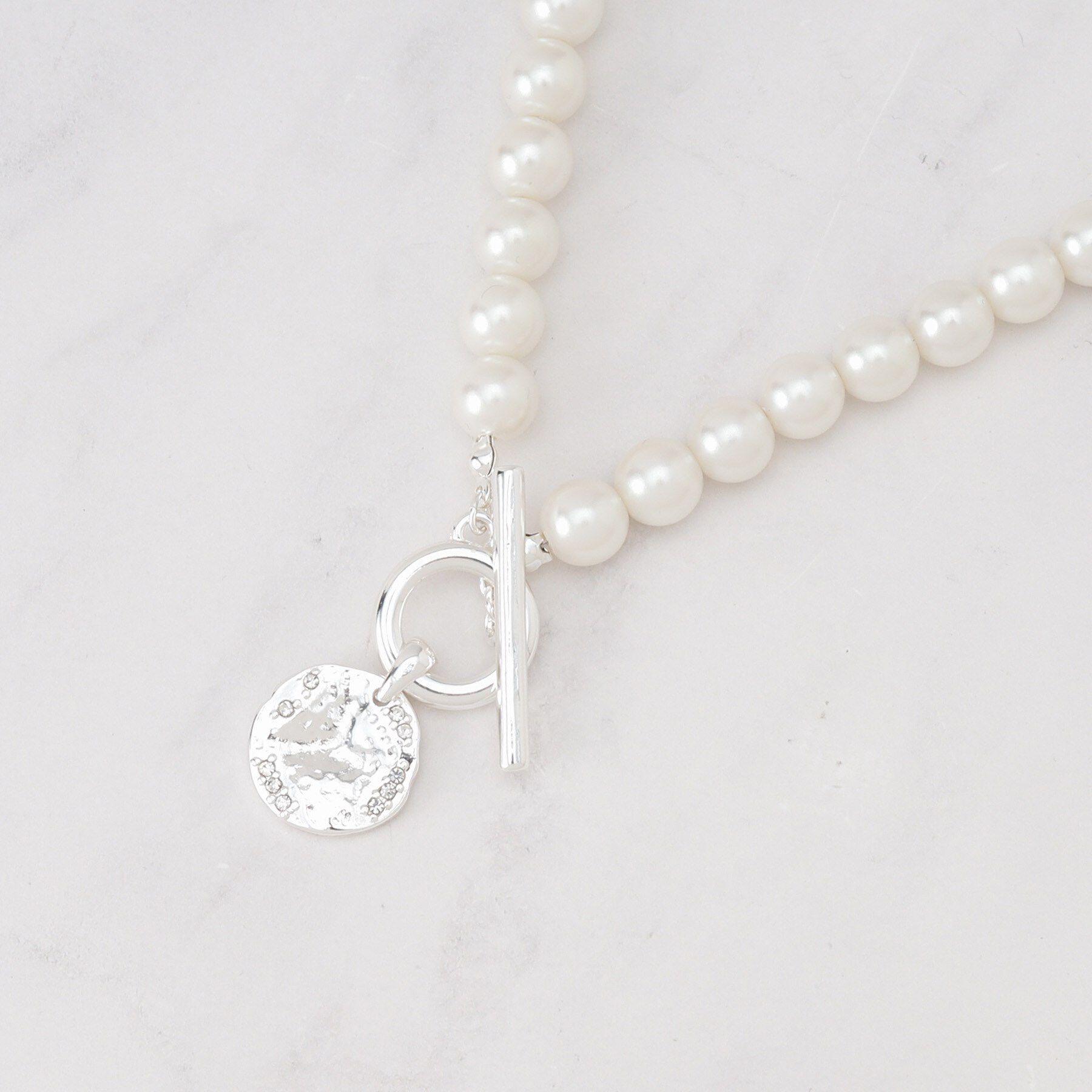 INDIVI「パール調コインショートネックレス」|ネックレス|シルバー(006)