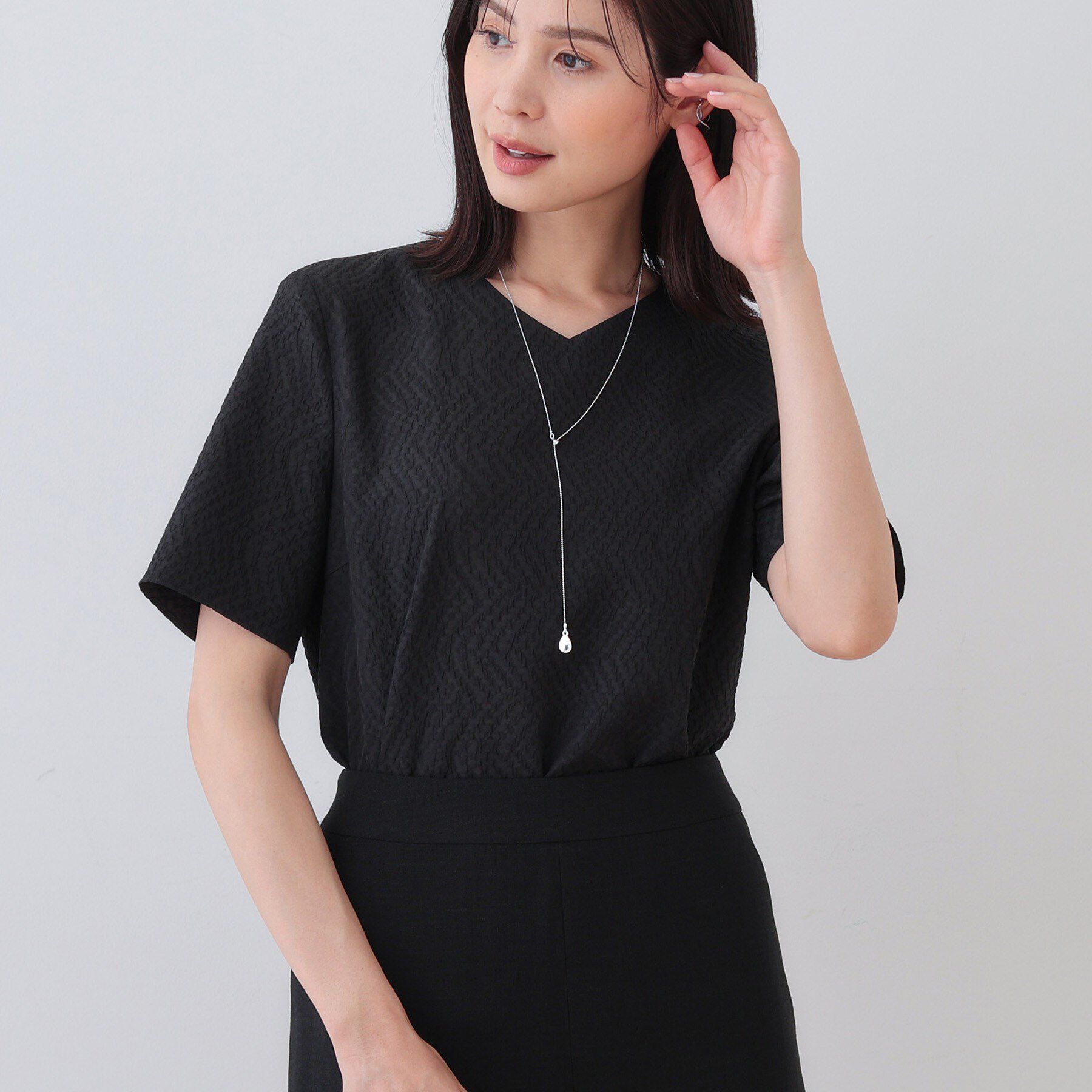 INDIVI「【日本製／インポート素材】フクレジャカードブラウス」|シャツ・ブラウス|ブラック(019)