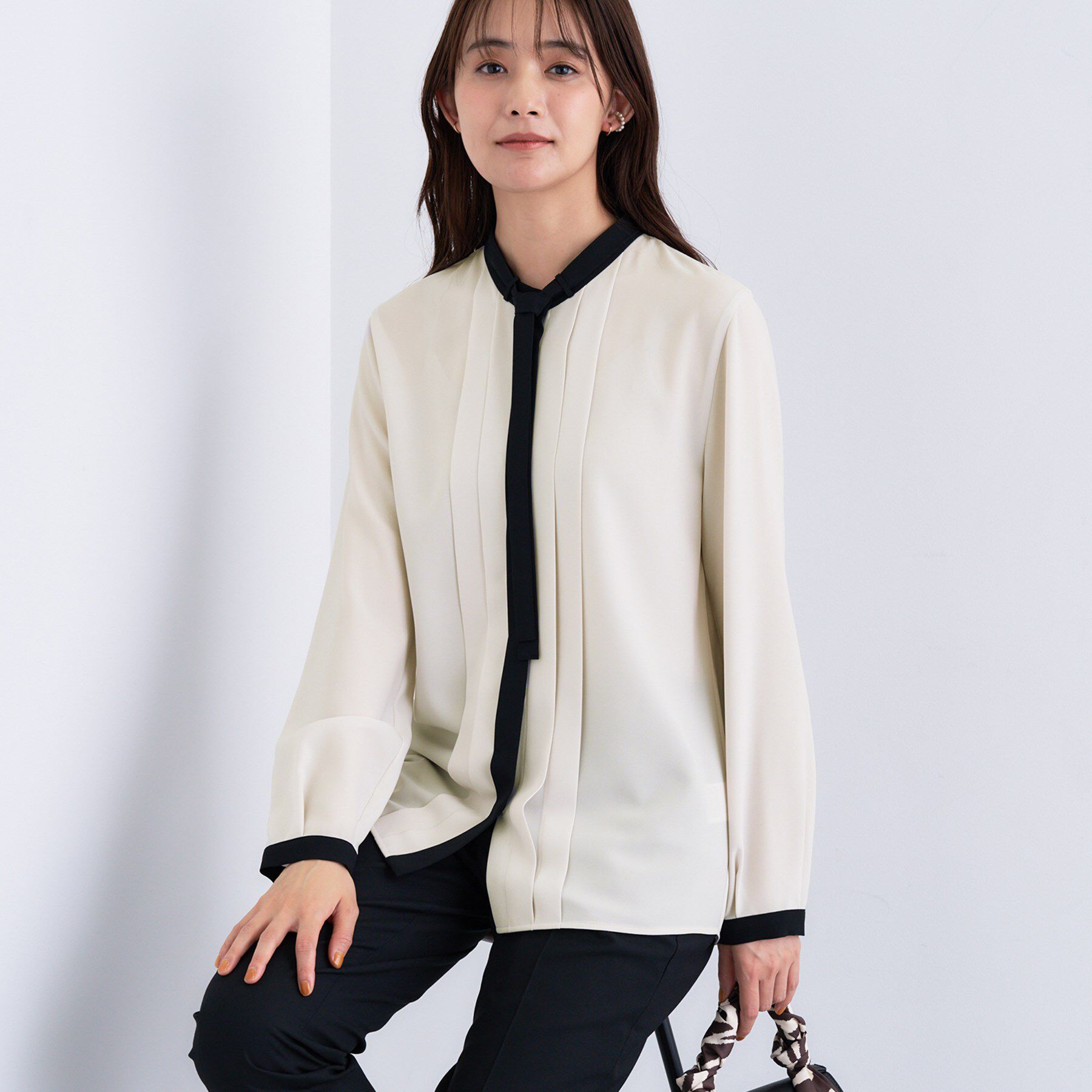 INDIVI「【きれいめ／オフィス／セレモニー】2WAYリボンタイブラウス」|シャツ・ブラウス|ライトグレー(511