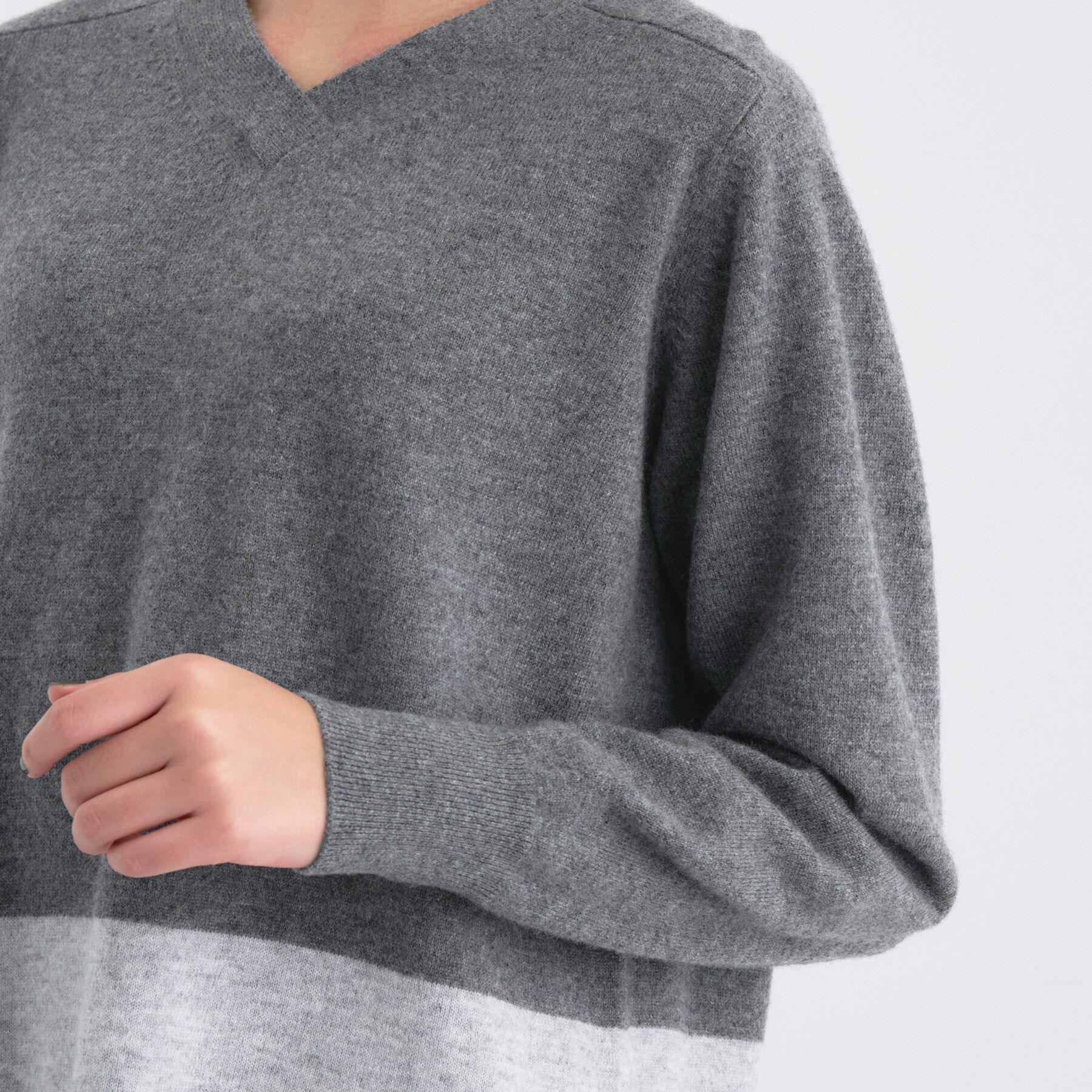 INDIVI「【洗える／チュニック丈／カシミヤ混】スリットデザインVネックニット」|ニット・セーター|