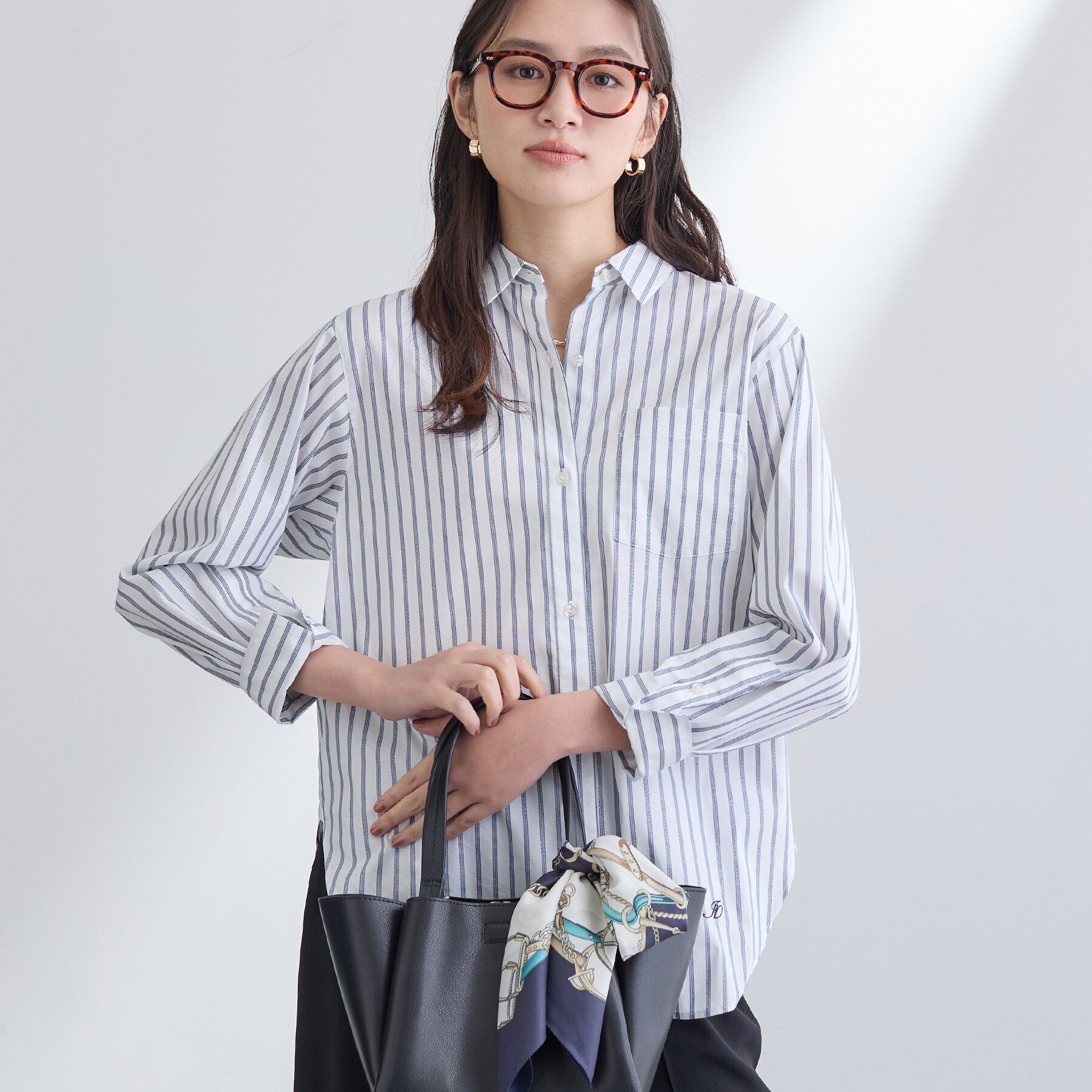 INDIVI「【2WAY／洗える】ラメストライプ コットン混シャツ」|シャツ・ブラウス|ネイビー(394)