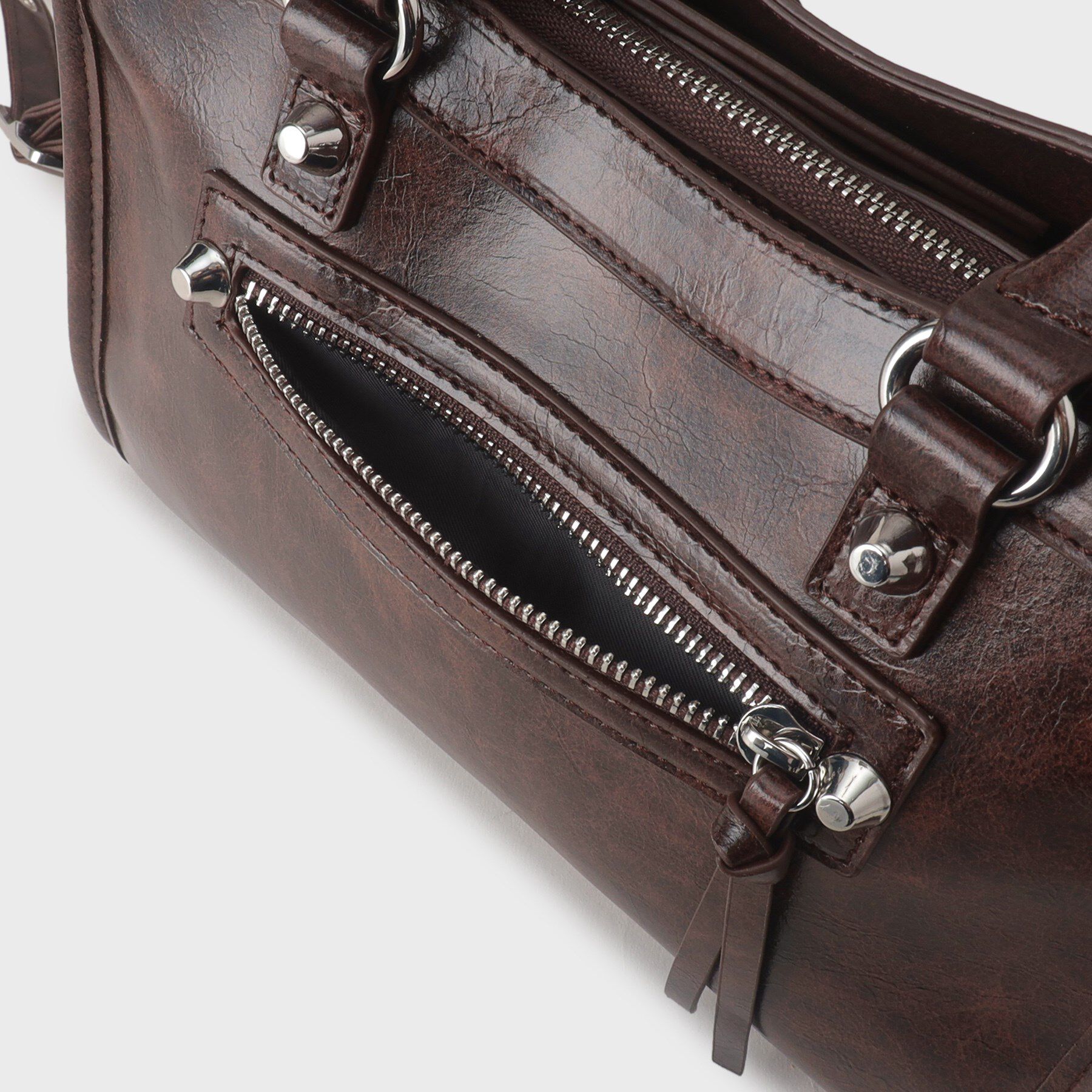 tk.TAKEO KIKUCHI「【FANCYシリーズ】スタッズスクエアボストンバッグ」|ショルダー・メッセンジャー|