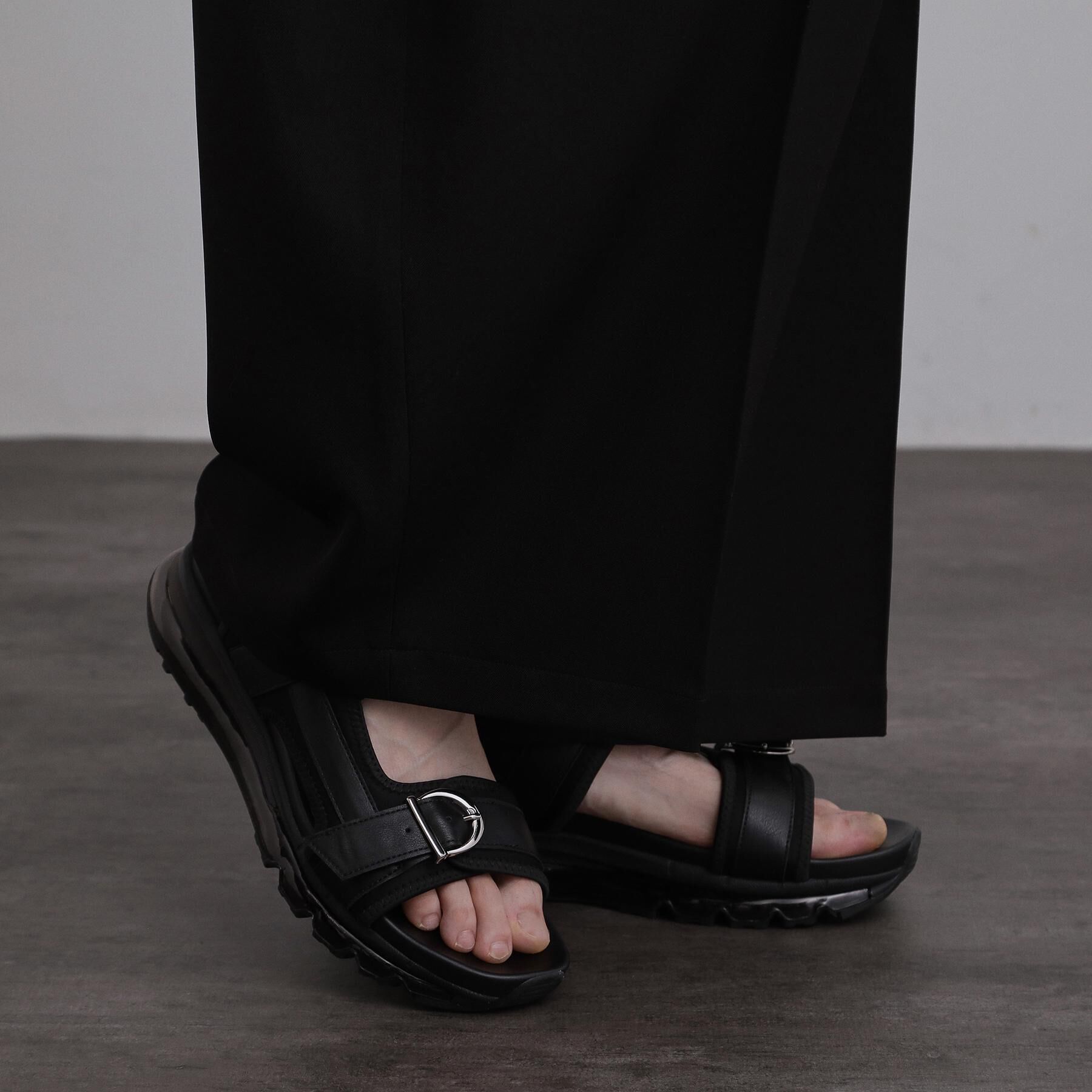 tk.TAKEO KIKUCHI「クリアソールダブルベルトサンダル」|サンダル|ブラック(019)