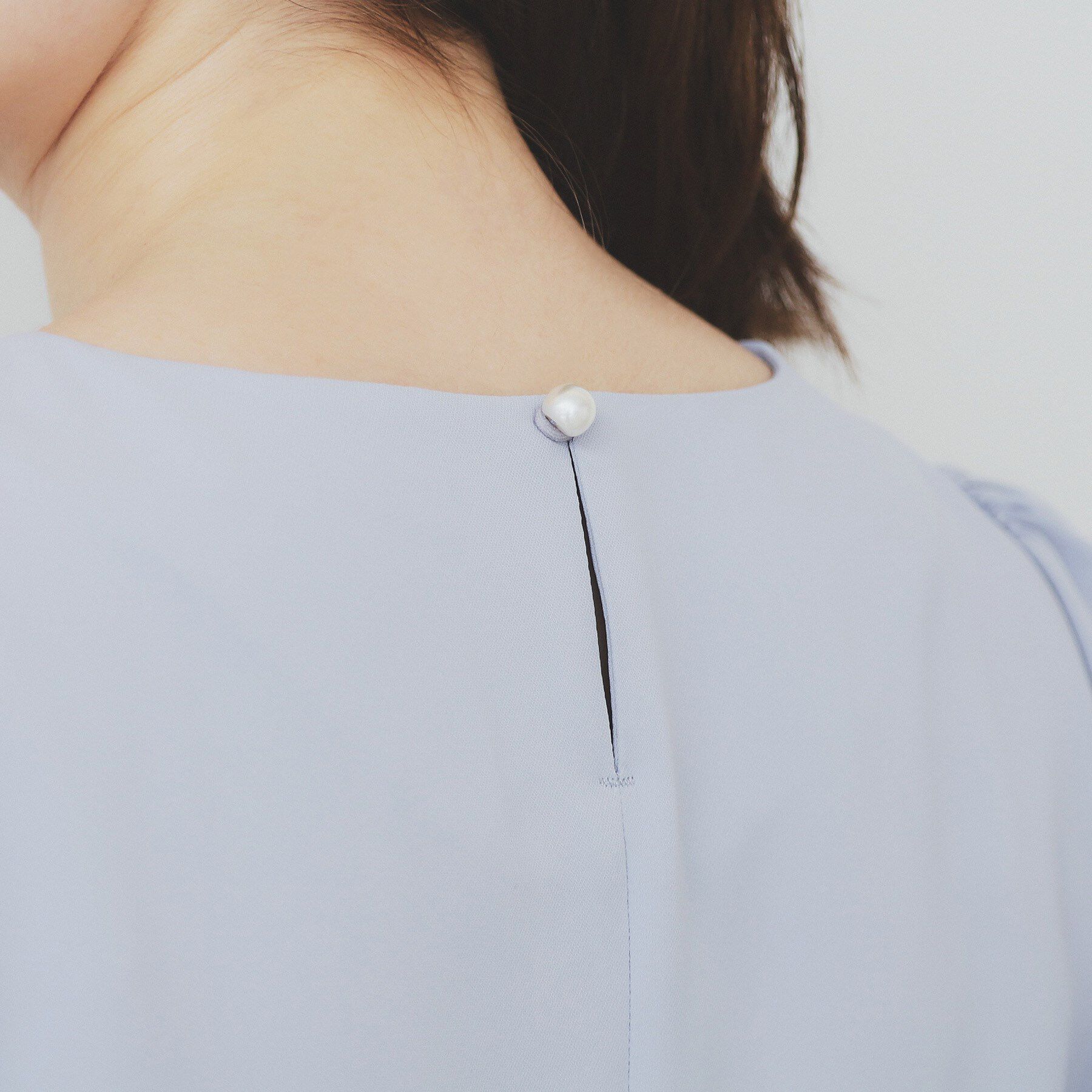 index「アシメフリルパール調ブラウス【洗濯機洗い可/イージーアイロン】」|シャツ・ブラウス|